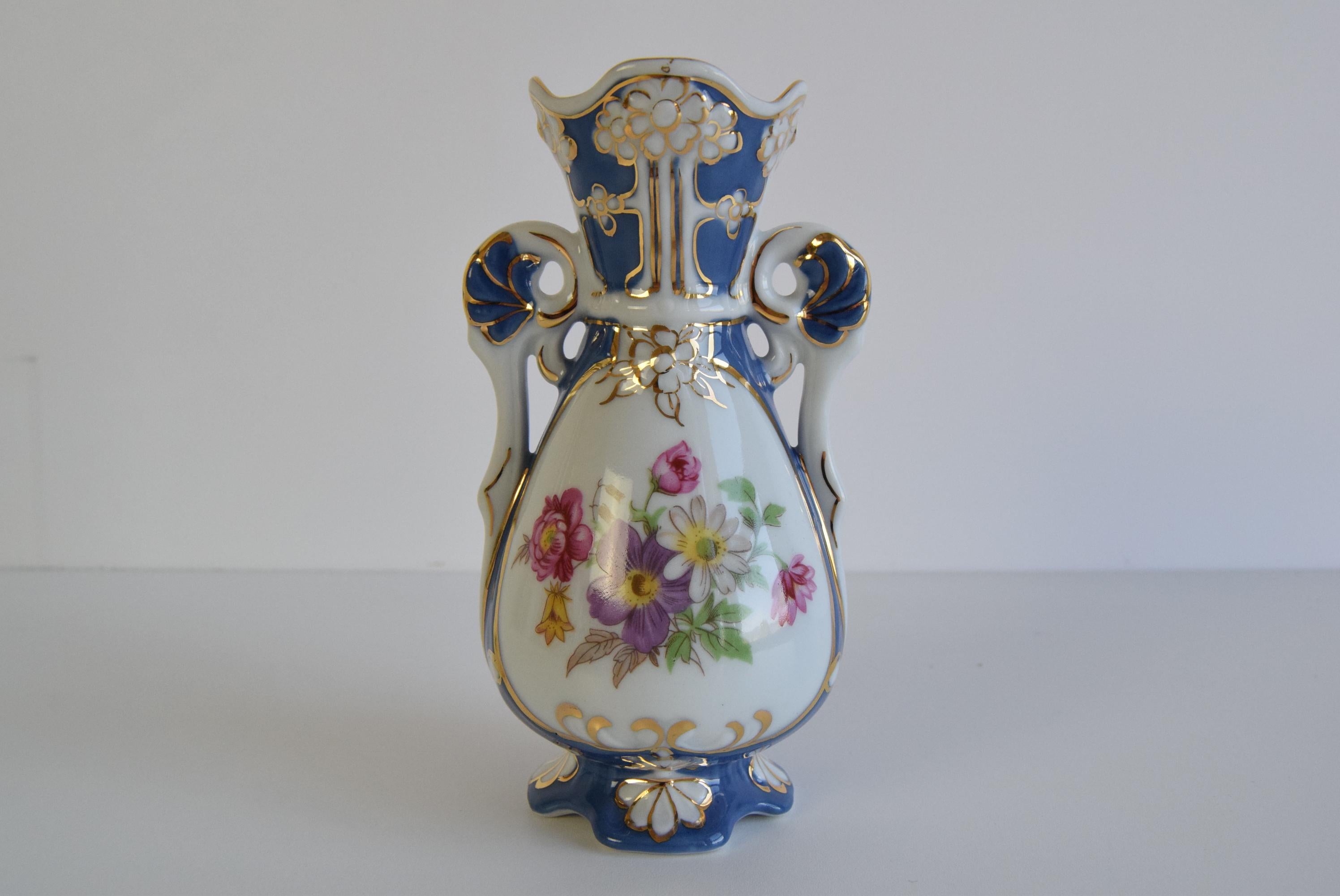 Porcellana Vaso in porcellana di Royal Dux, anni '60. in vendita