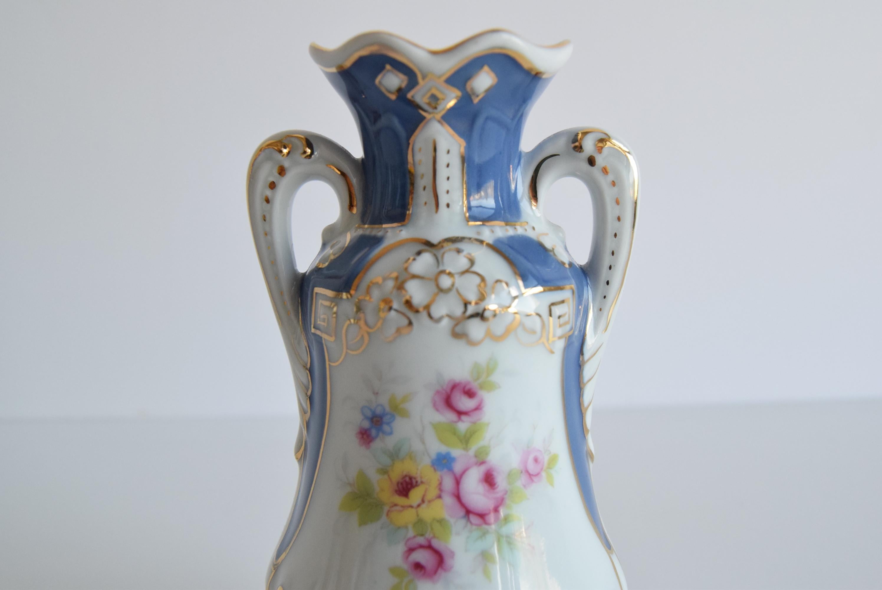 Porcellana Vaso in porcellana di Royal Dux, anni '60. in vendita