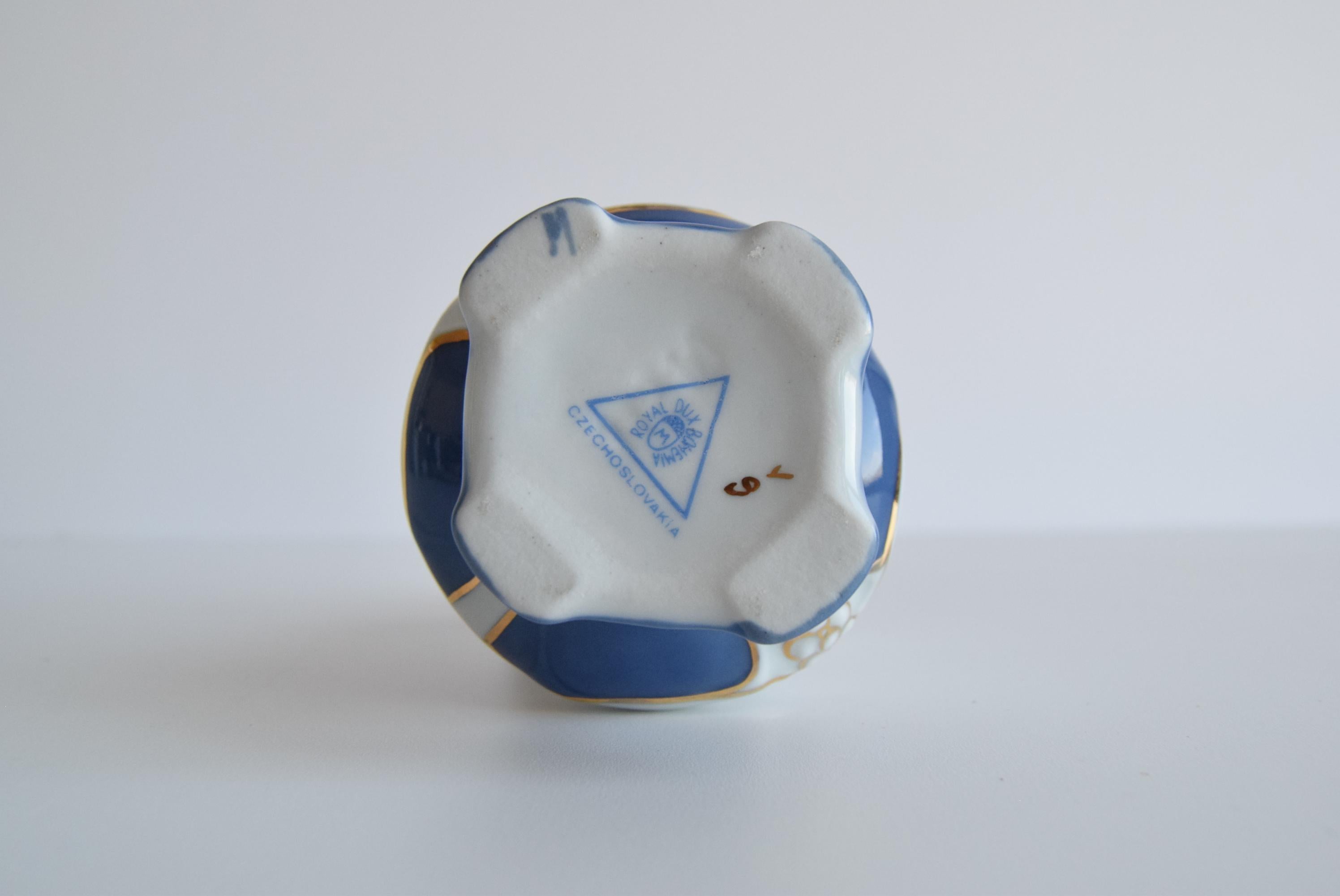 Vaso in porcellana di Royal Dux, anni '60. in vendita 2