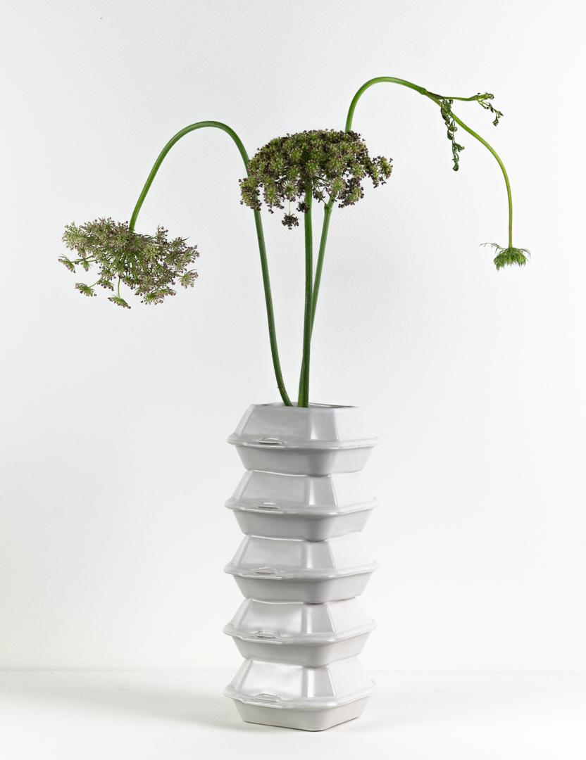 Vase en porcelaine, récipients à emporter sculpturaux faits à la main  en vente 1
