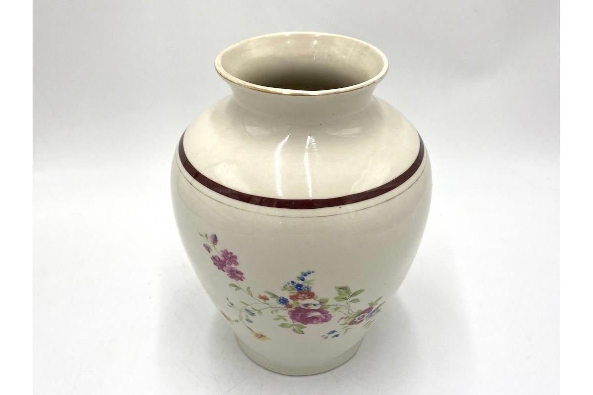 Mid-Century Modern Porcelain vase, Chodzież, Poland, mid 20th century. For Sale