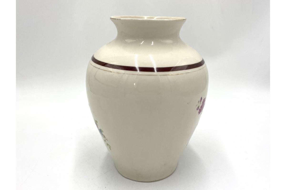 Polish Porcelain vase, Chodzież, Poland, mid 20th century. For Sale