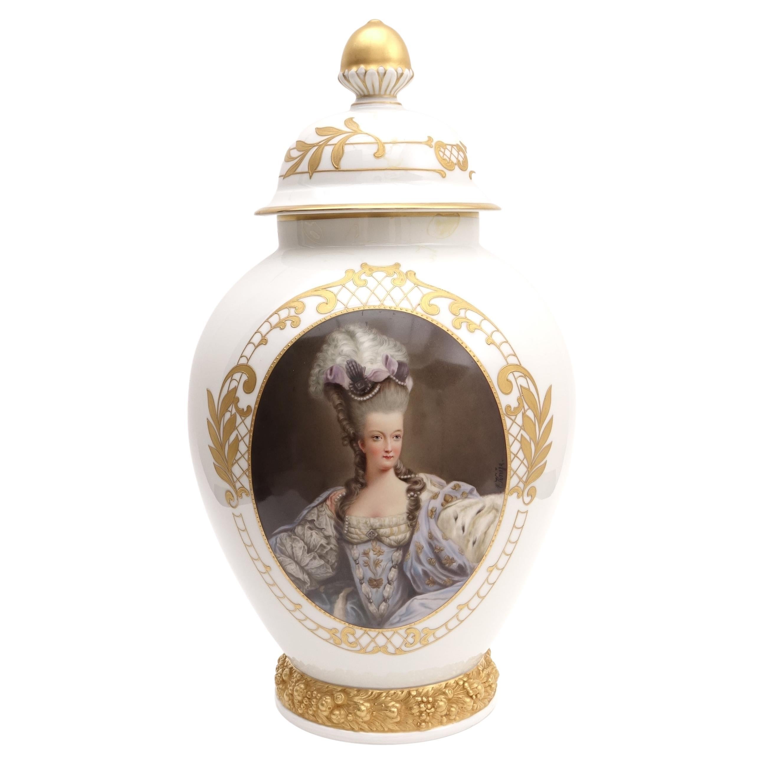 Porcelain Vase Depicting Maria Antonietta