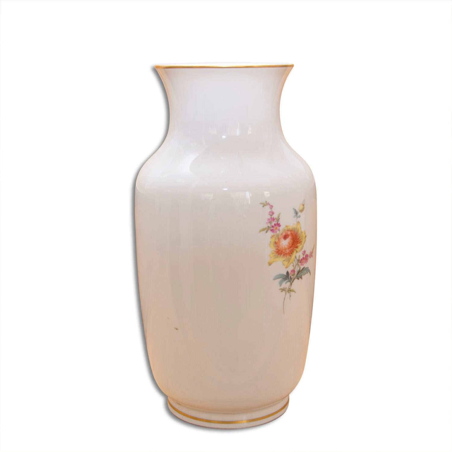 Porcelain Vase from Meissen, Germany, 1930´s In Good Condition For Sale In Prague 8, CZ
