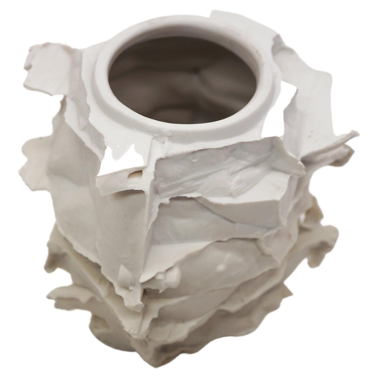 Yellow and White Porcelain Vase with Lid For Sale at 1stDibs