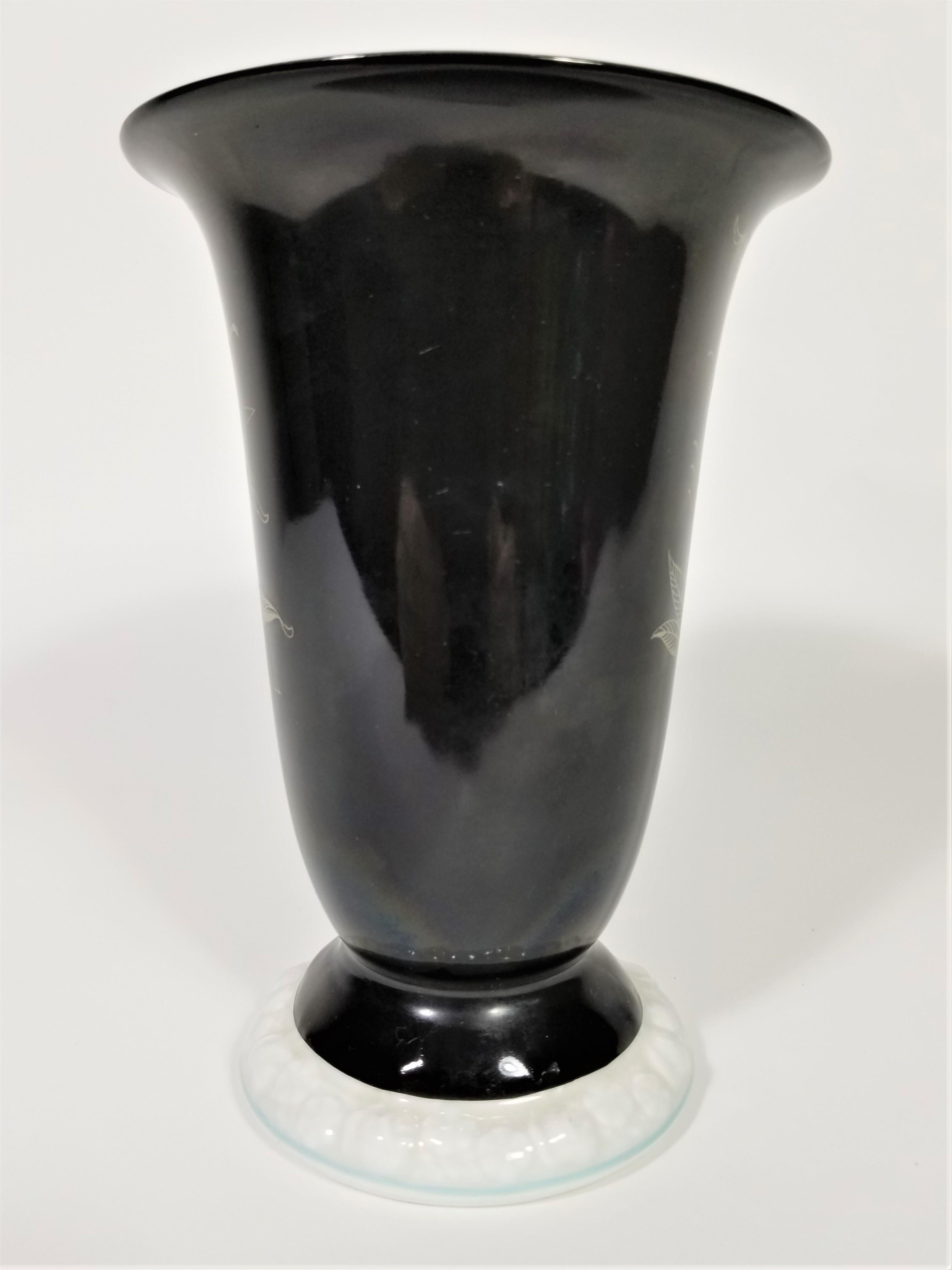 Porcelain Vase Heinrich H & G Selb, Germany In Excellent Condition For Sale In New York, NY