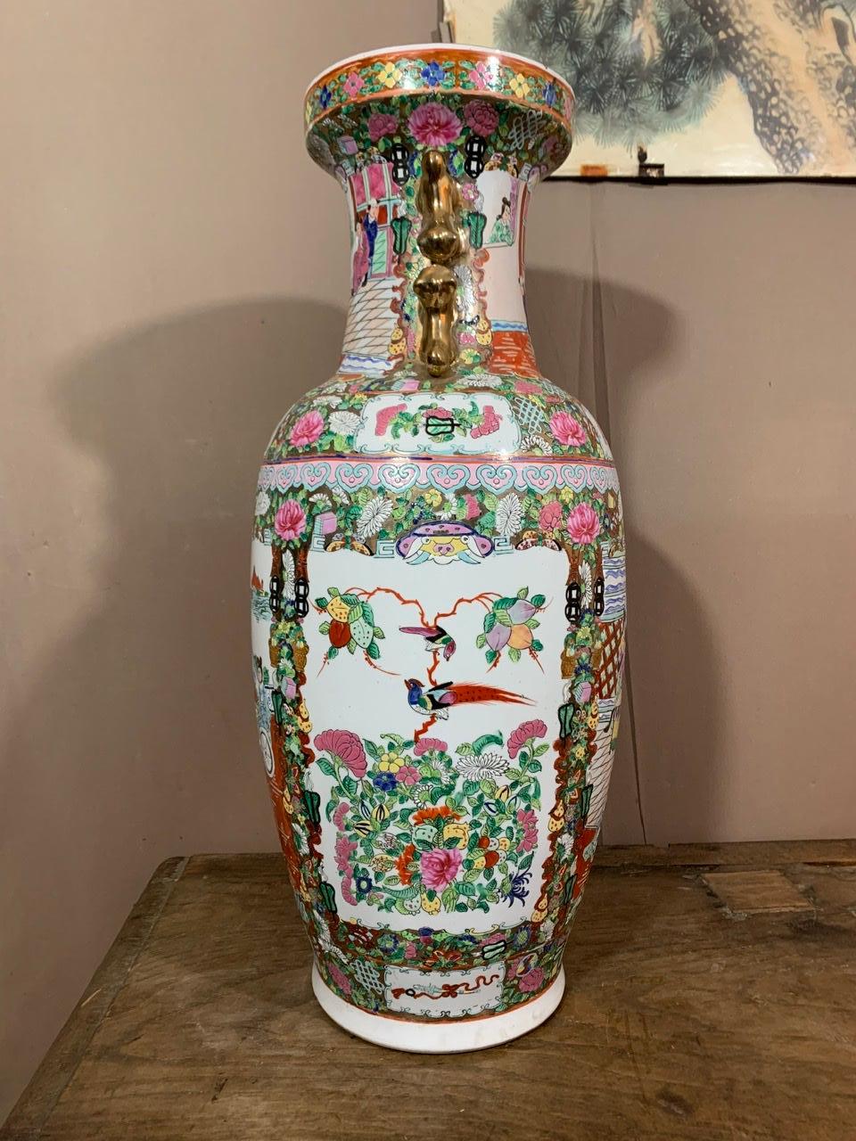 Vase en porcelaine de Canton Début du 20e siècle Bon état à Beuzevillette, FR