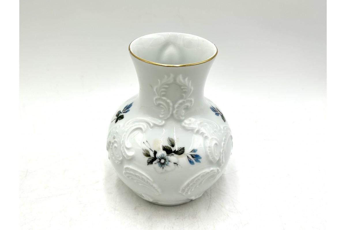 Royal KPM porcelain vase made in Germany in the 1960s.

Very good condition without damage.

Measures: height 15.5 cm, diameter 12 cm, outlet diameter 7 cm.
 