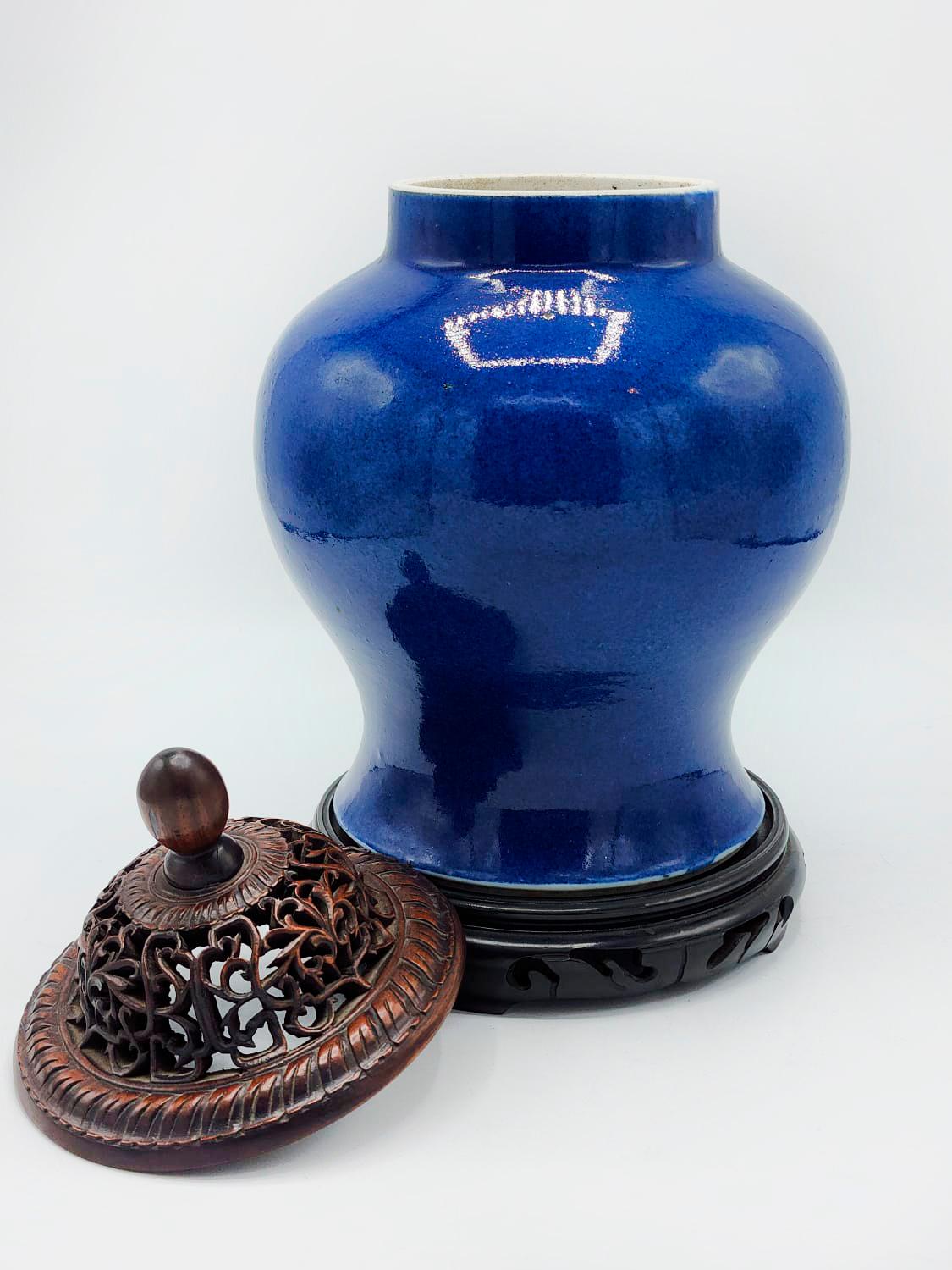 Qing Porcelain vase with carved wooden lid, 19th century Kangxi period For Sale