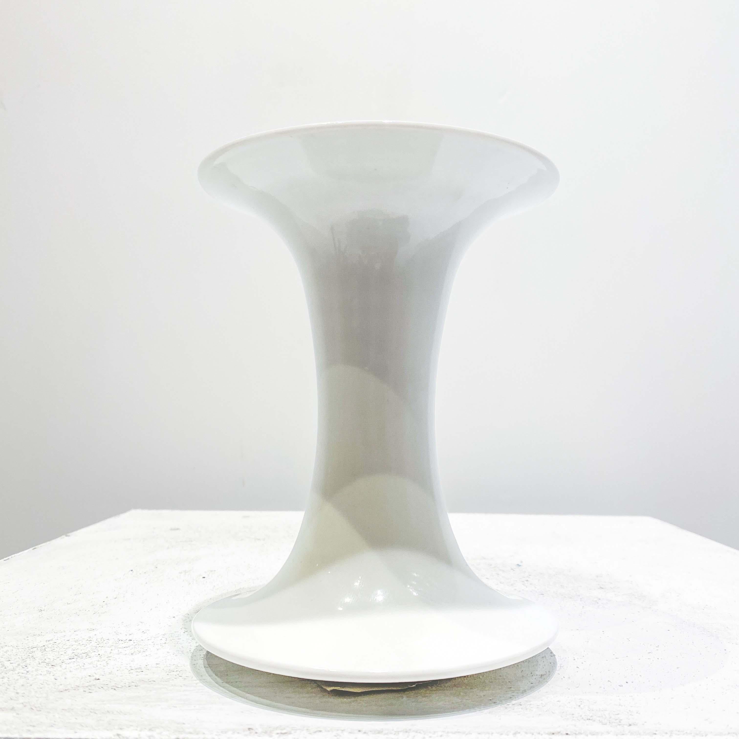 Vaso in porcellana con finitura smaltata bianca di Jan van der Vaart, 1980 in vendita 2