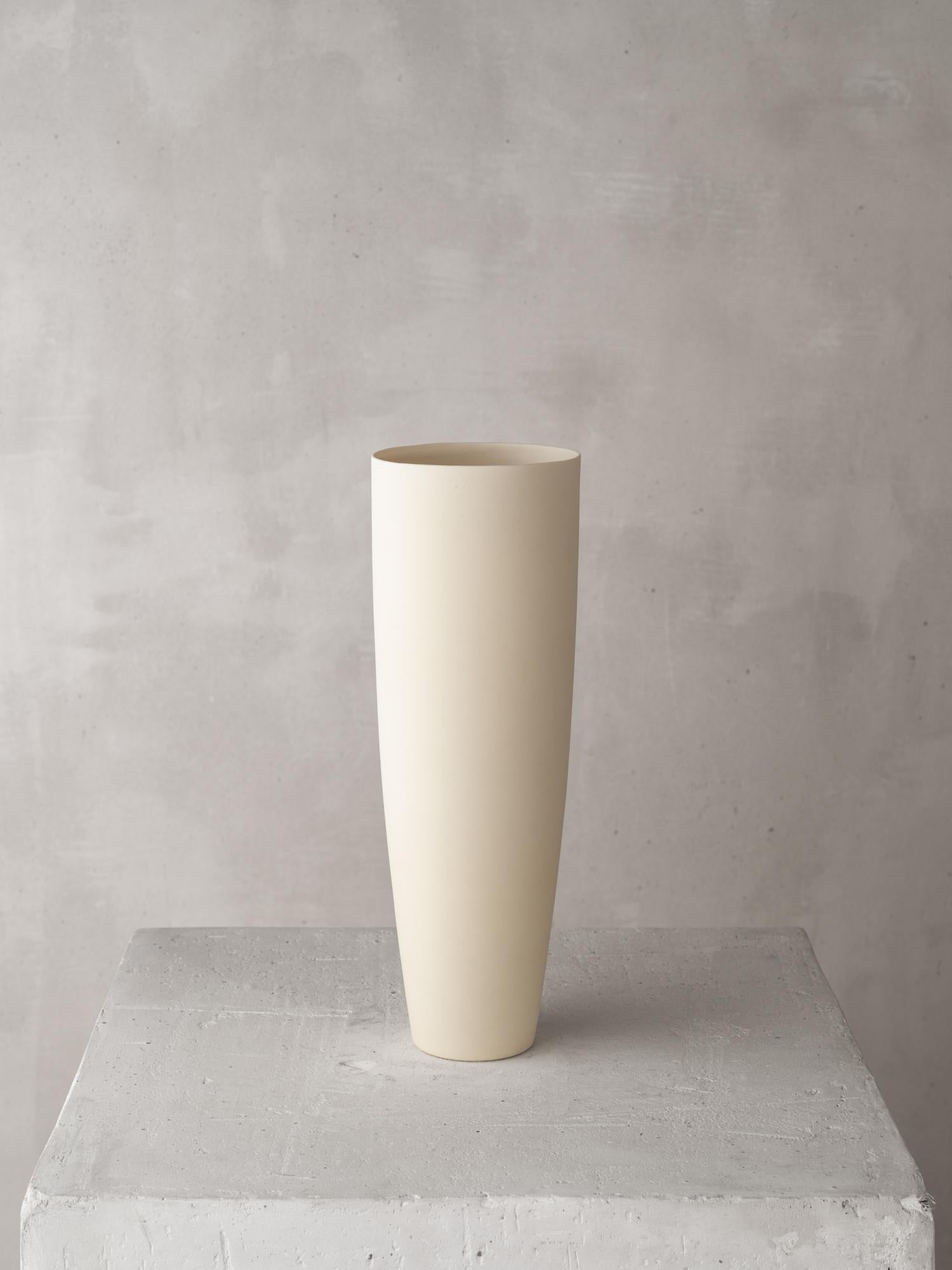 Porcelain Vessel 230437 by Katherine Glenday For Sale 1