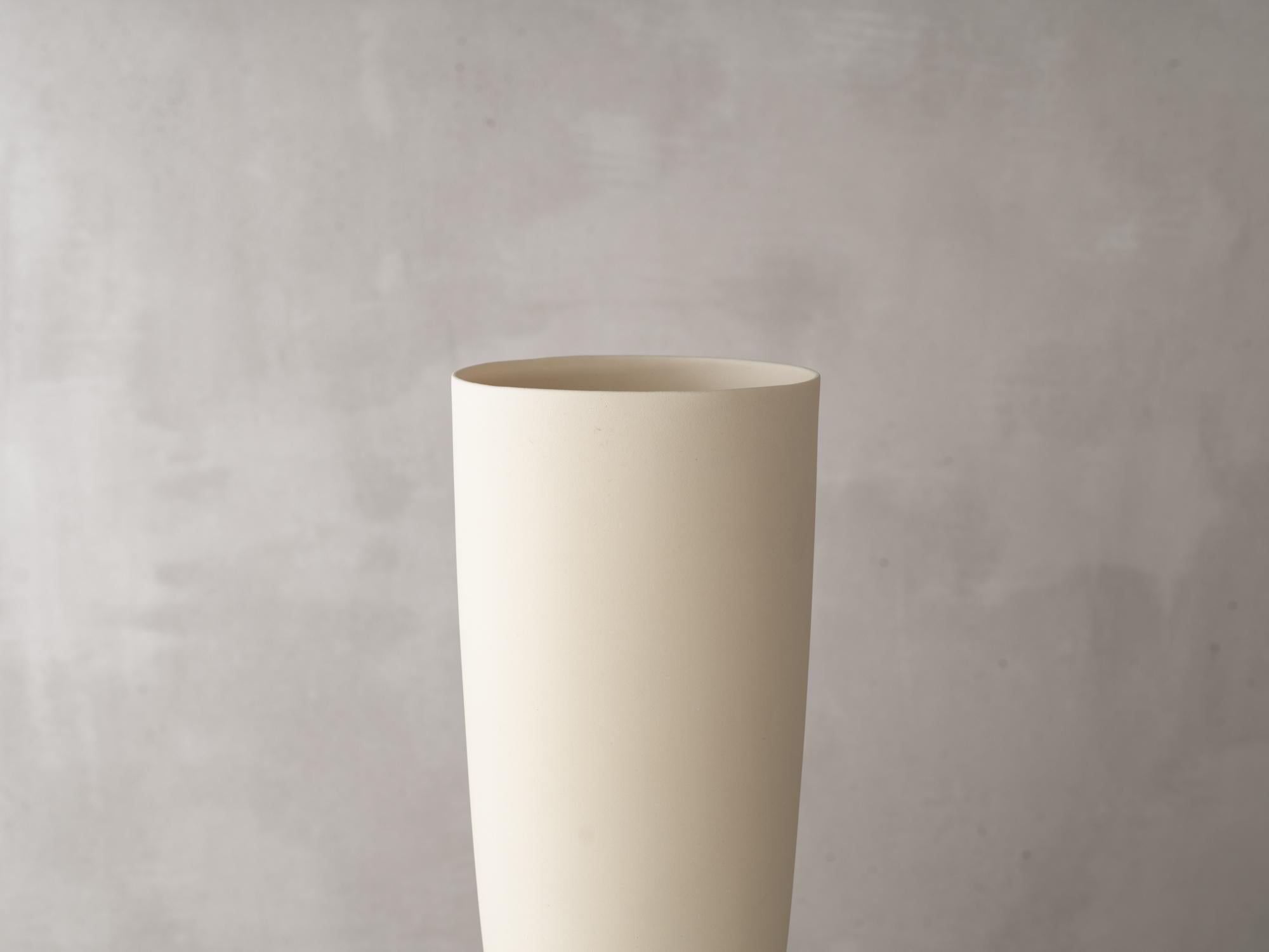 Porcelain Vessel 230437 by Katherine Glenday For Sale 2