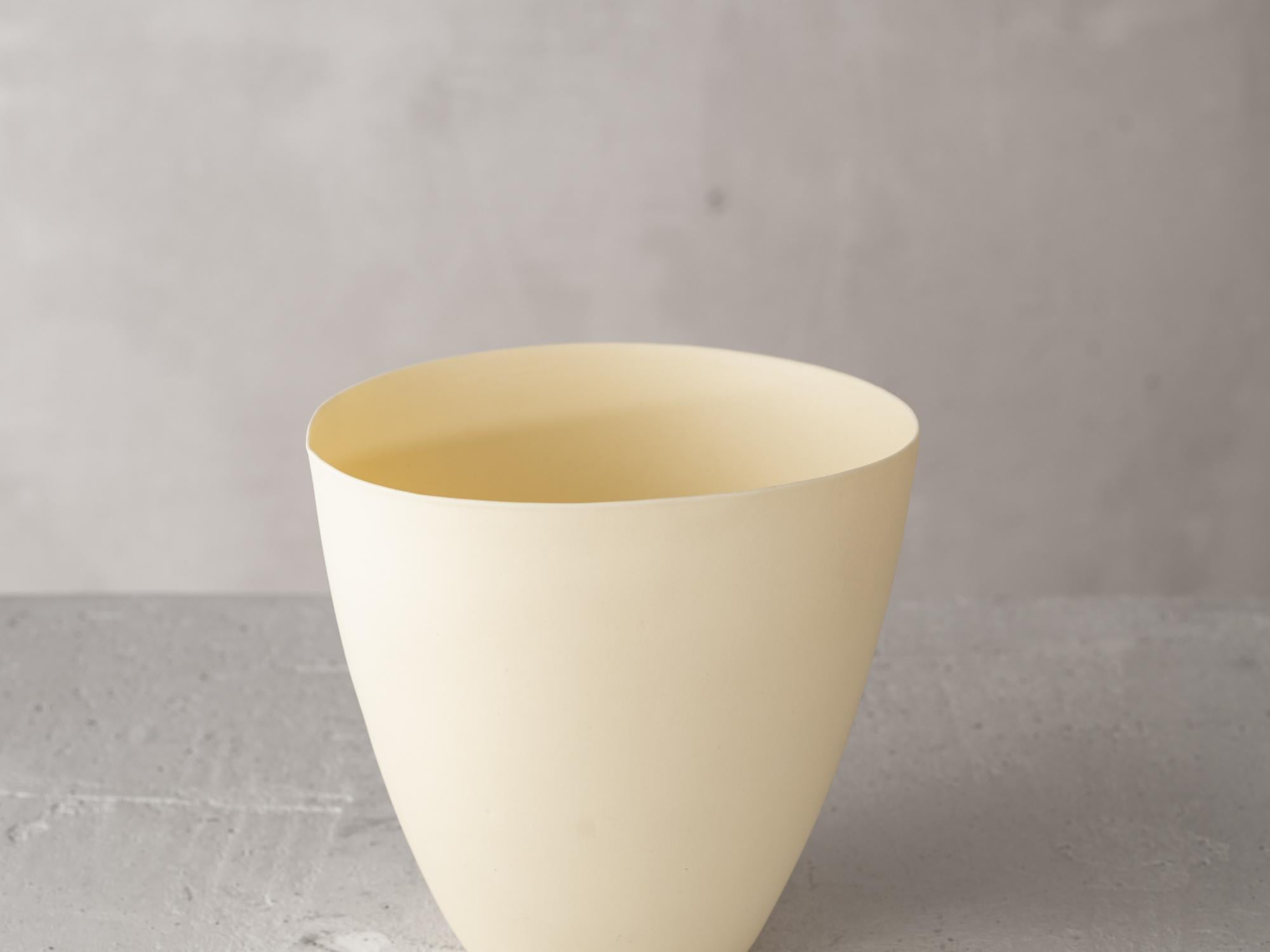 Porcelain Vessel 230438 by Katherine Glenday In New Condition For Sale In New York, NY