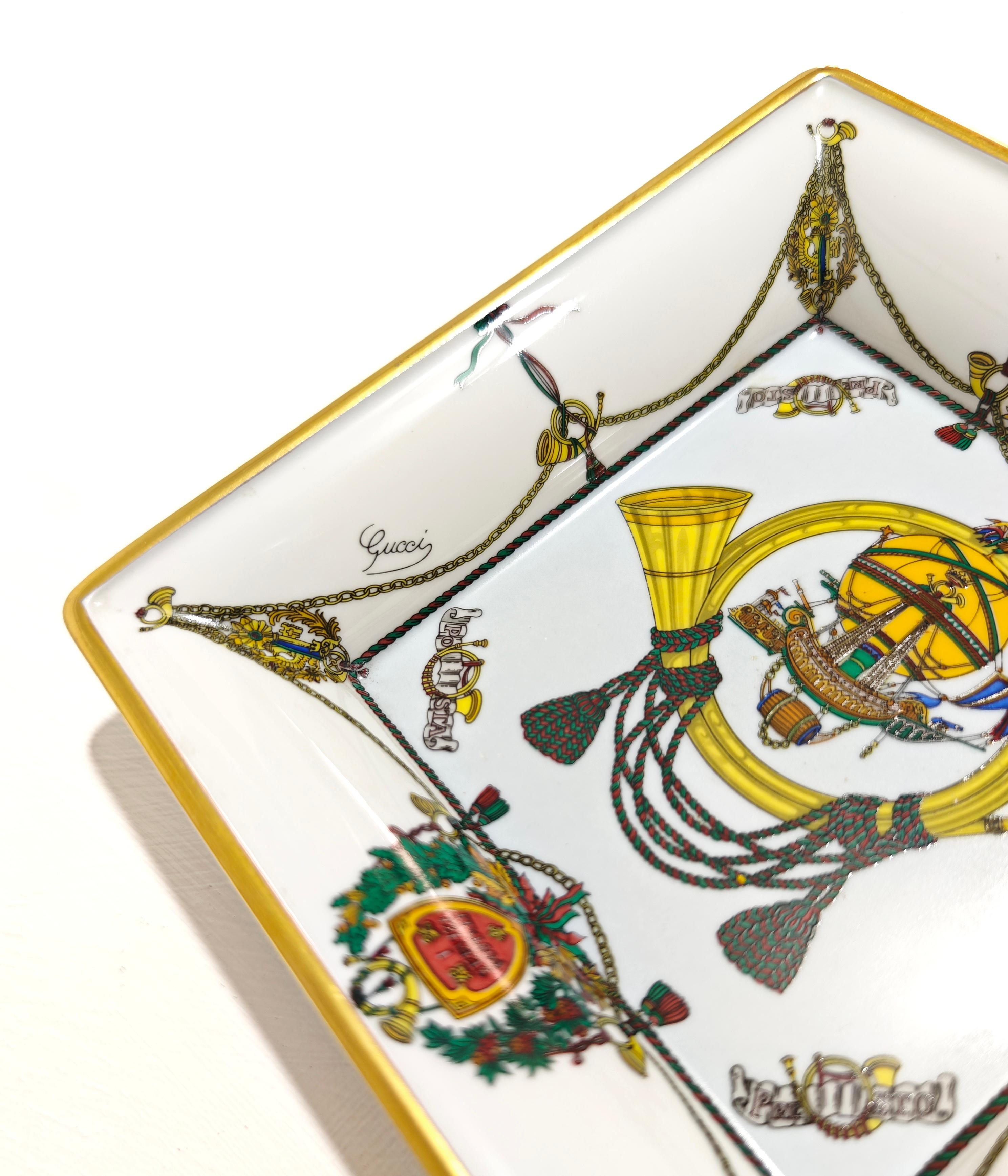 Aschenbecher aus Porzellan mit Ablageschale Gucci Midcentury Modern Italienisches Design 1960er Jahre (Gemalt) im Angebot