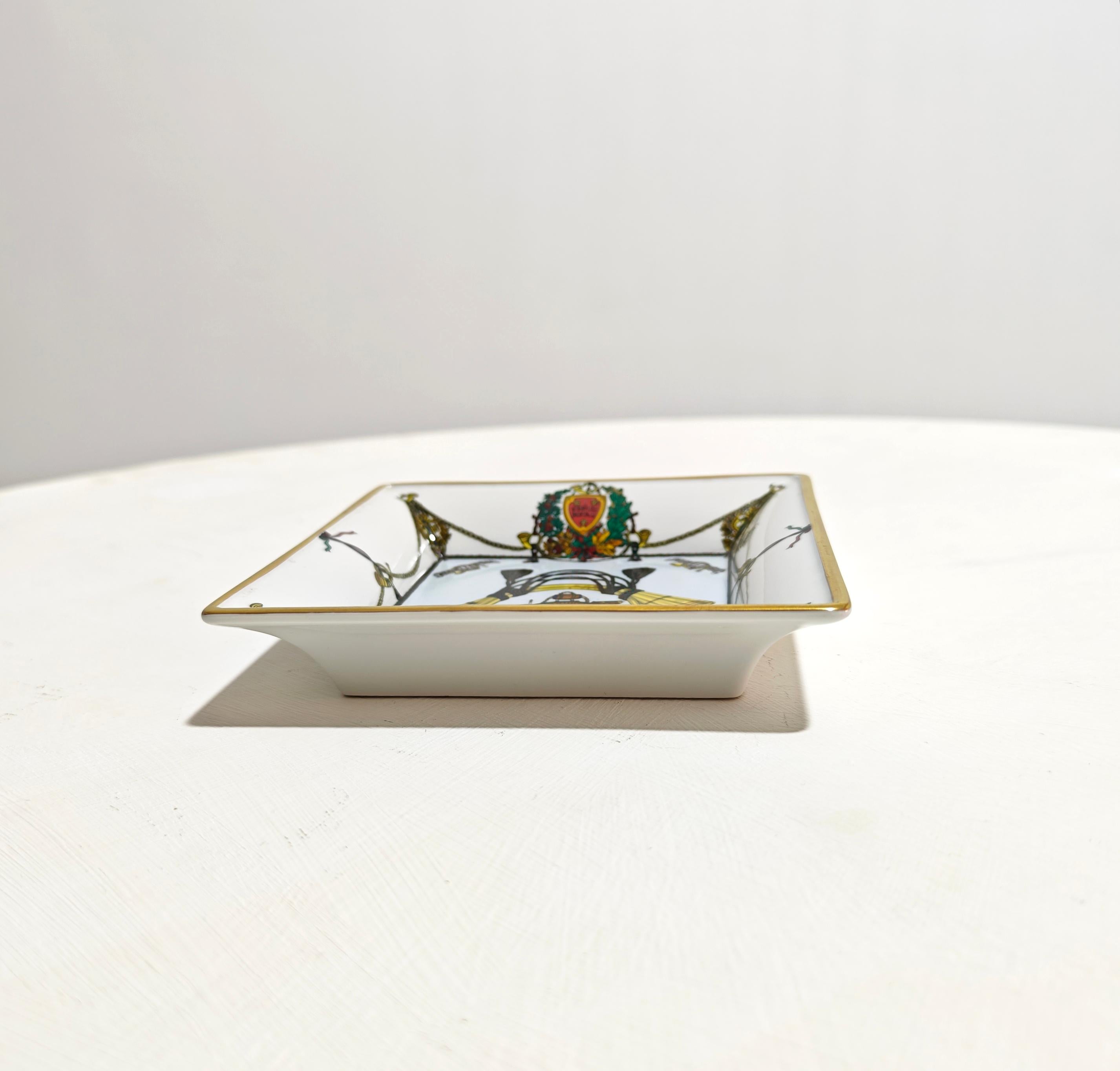 Aschenbecher aus Porzellan mit Ablageschale Gucci Midcentury Modern Italienisches Design 1960er Jahre im Angebot 2