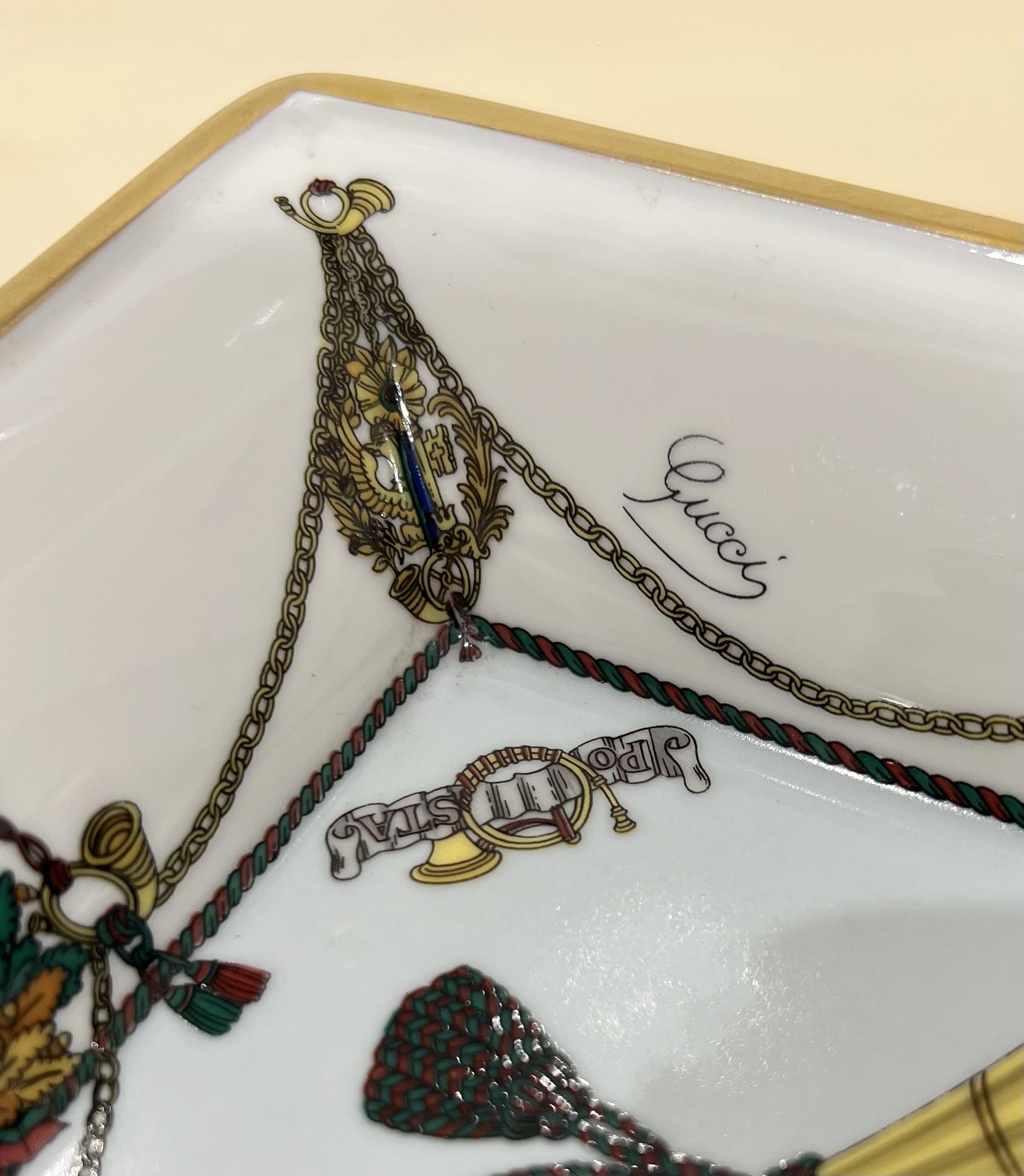 Rare square-shaped vide-poche/ashtray made of white enamelled porcelain with multicolor decorations and golden border. Gucci, Italy 60s.




Note: We try to offer our customers an excellent service even in shipments all over the world, collaborating