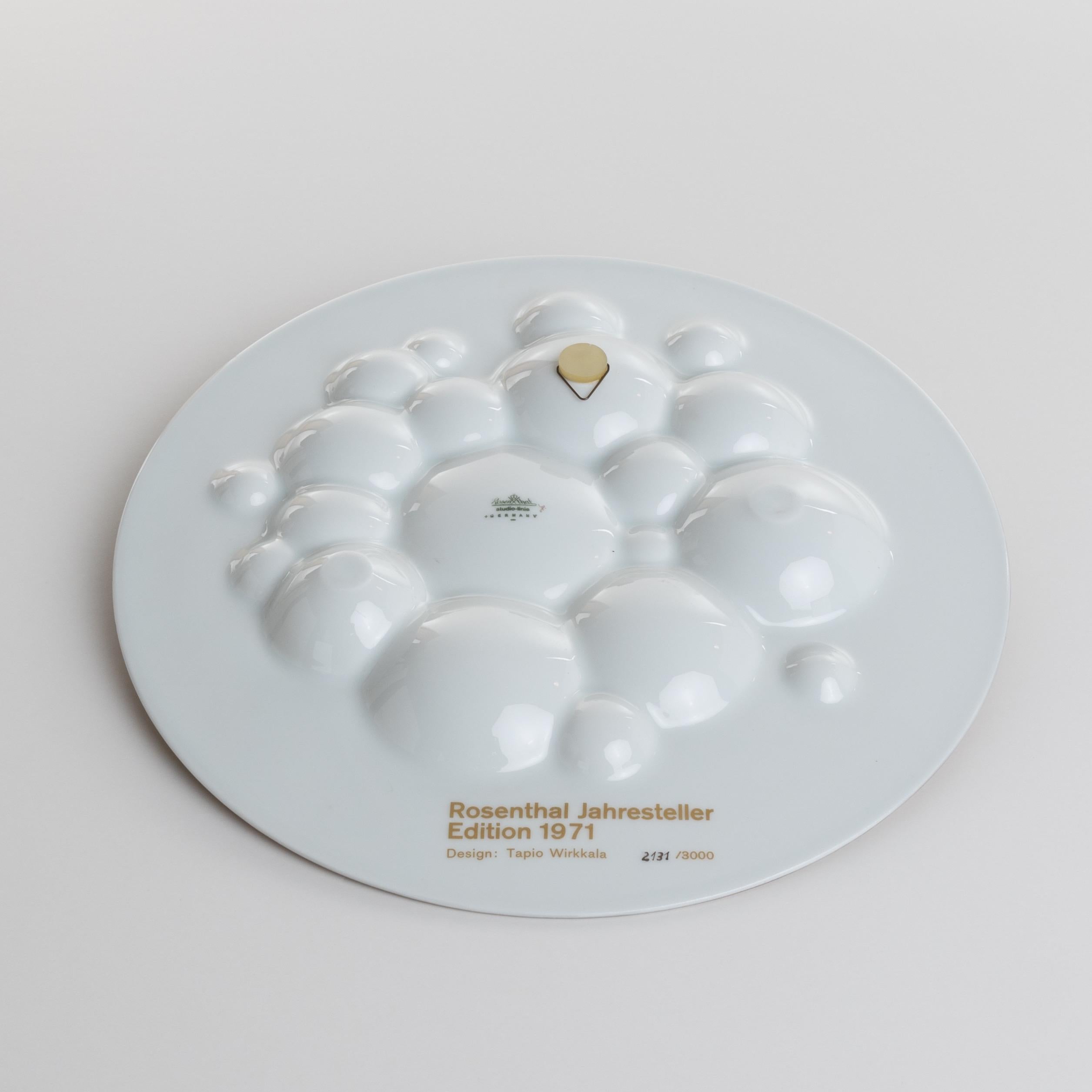 Late 20th Century Porcelain Wall Decoration by Tapio Wirkkala, Yearly Limited Edition 1971 For Sale