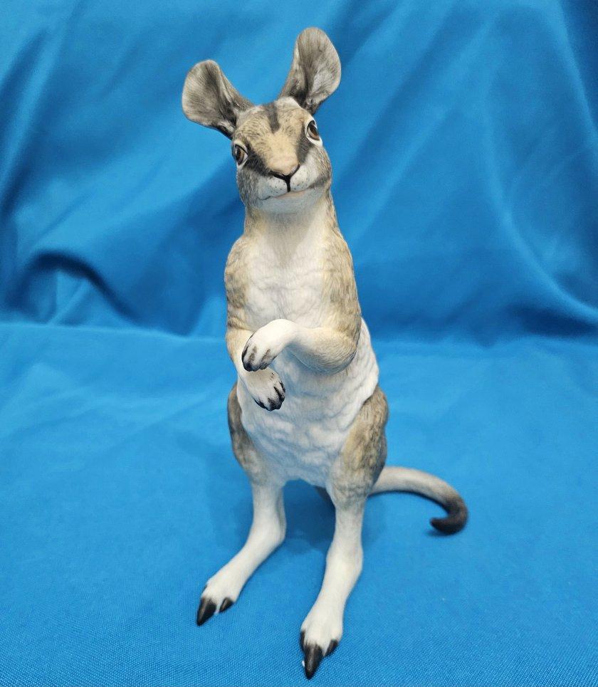 Vintage Lenox Porcelain Wallaby Sculpture, 7.5 Inches For Sale 3
