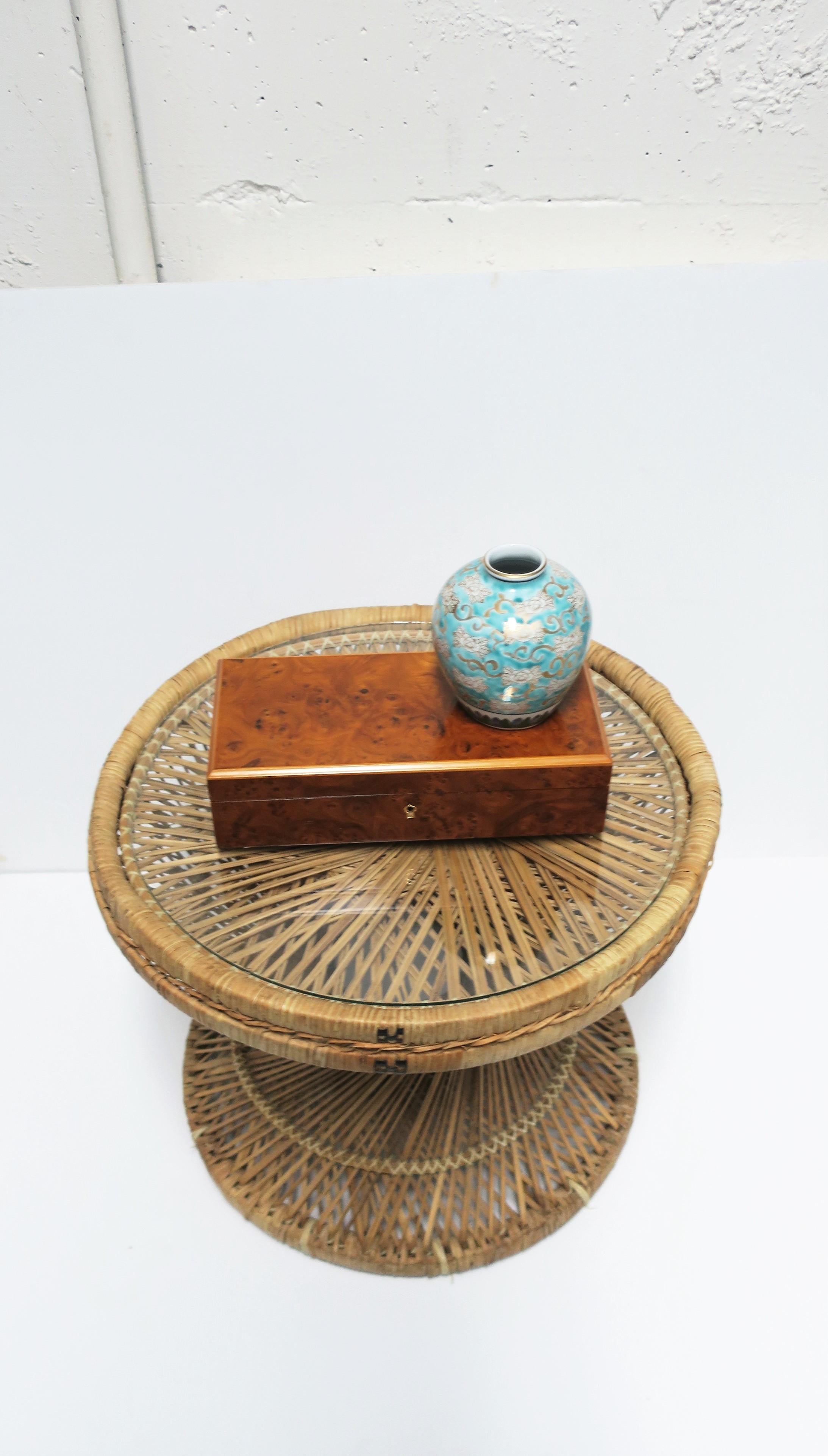Vase jarre à gingembre en porcelaine Imari blanc, bleu et or, vers les années 1960 en vente 1