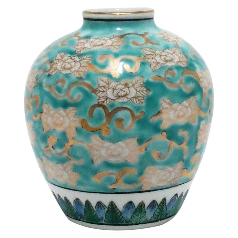 Imari White Blue and Gold Porcelain Urn Ginger Jar Vase, circa 1960s For Sale