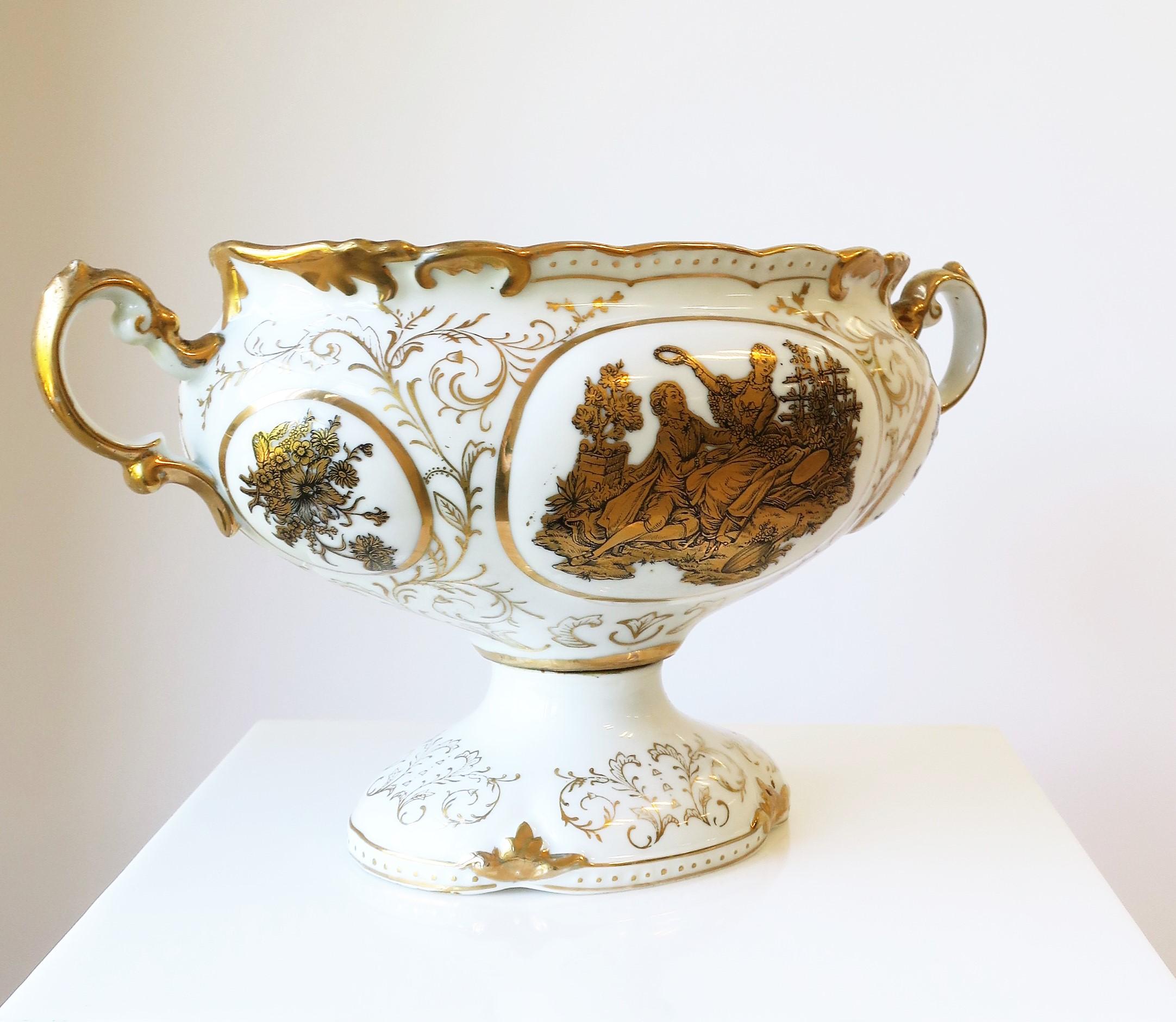 Italian Porcelain Urn or Jardinière Neoclassical Design  For Sale 5