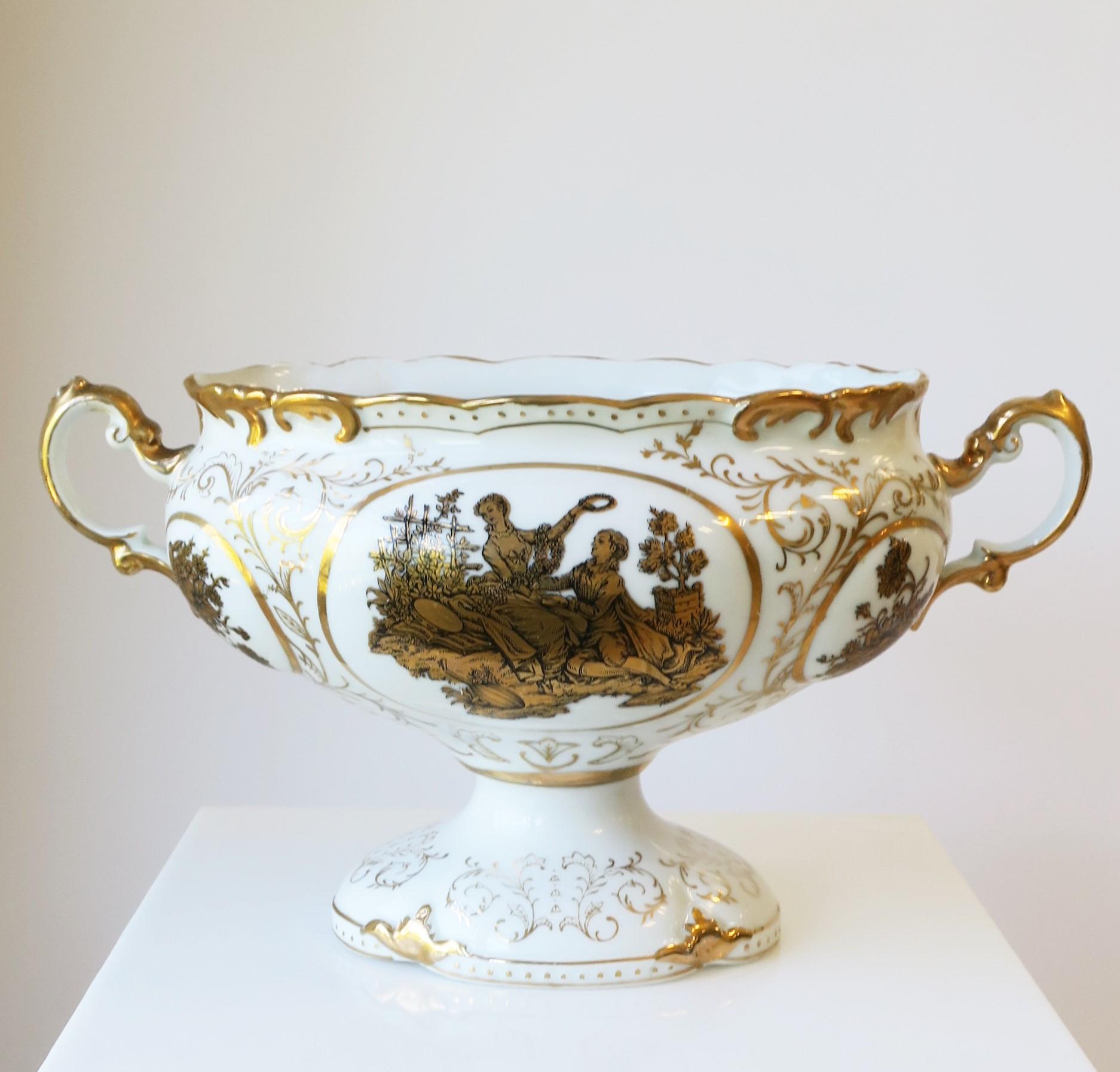 Italian Porcelain Urn or Jardinière Neoclassical Design  For Sale 7