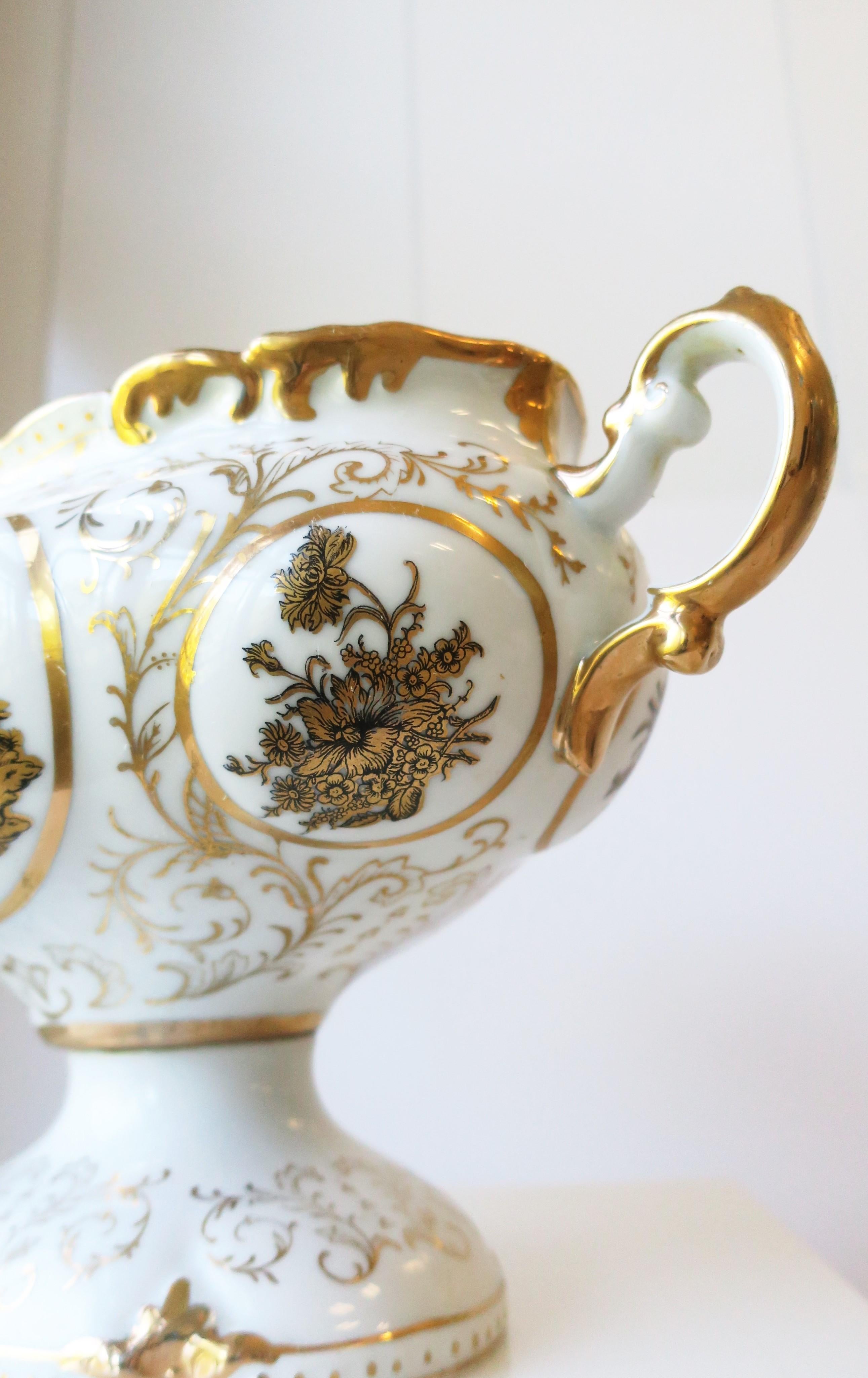 Italian Porcelain Urn or Jardinière Neoclassical Design  For Sale 9