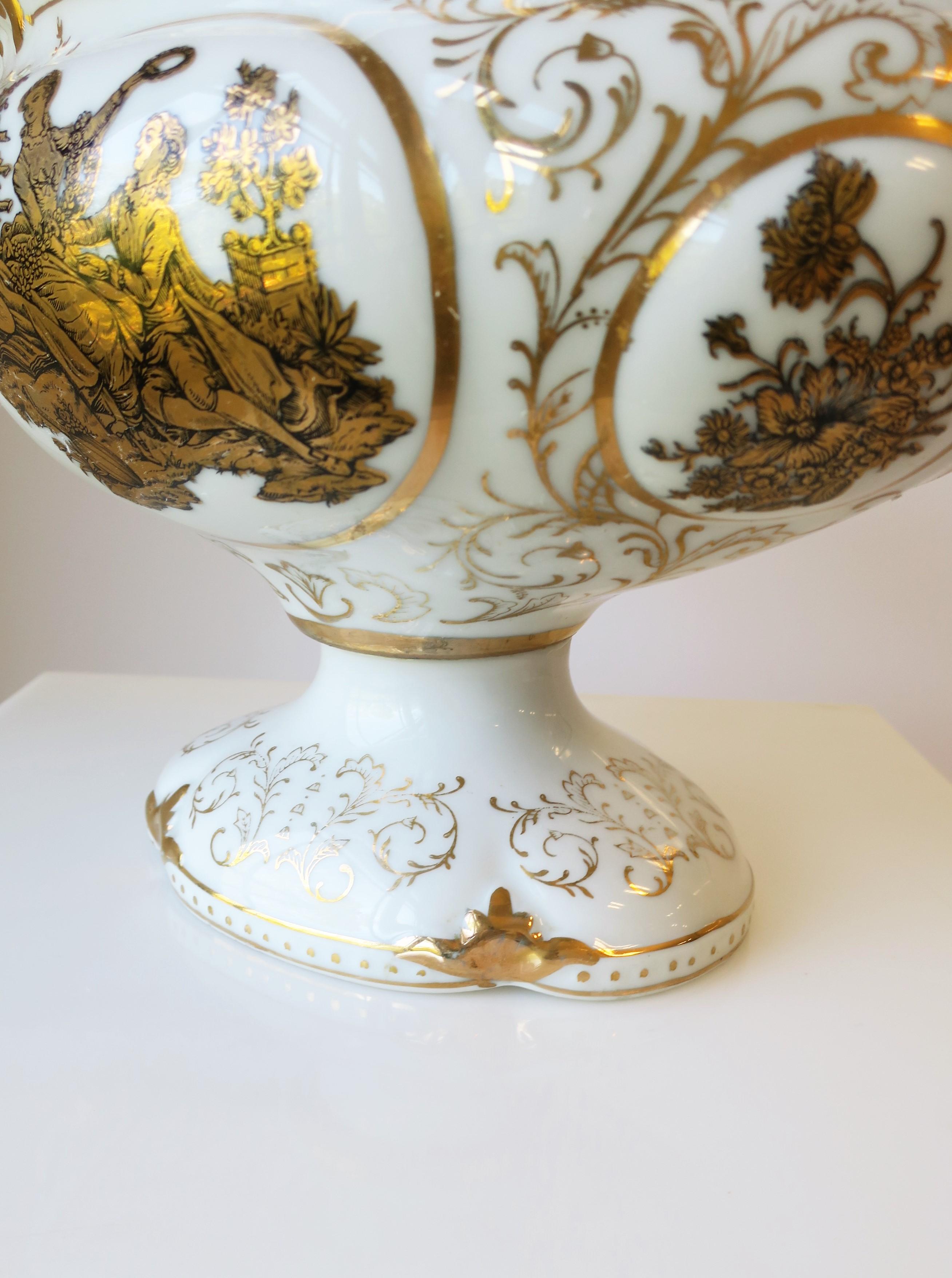 Italian Porcelain Urn or Jardinière Neoclassical Design  For Sale 10