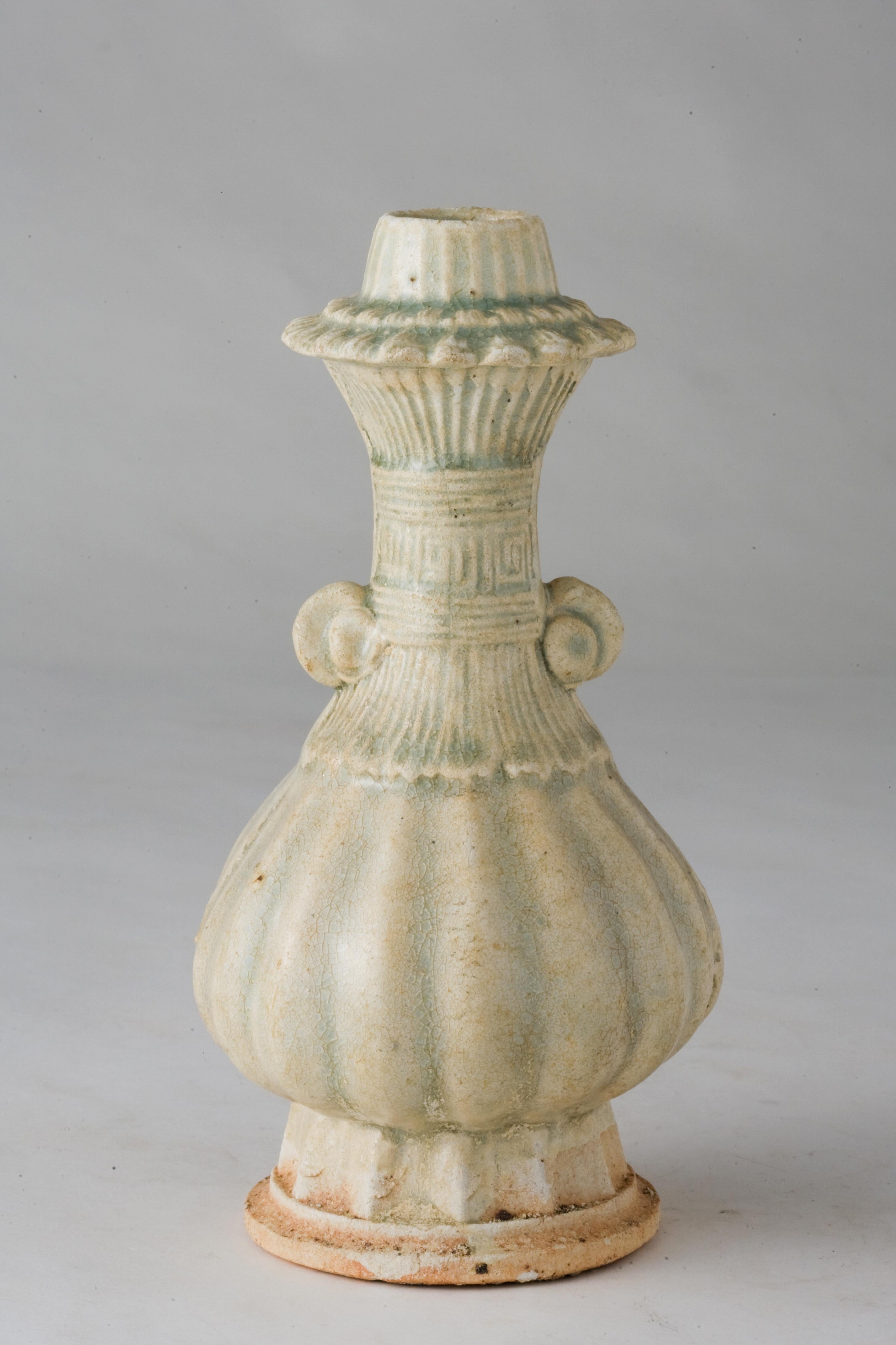 Ceramica Porcellana con smalto trasparente chiaro-bluastro (tipo qingbai), dinastia Yuan in vendita
