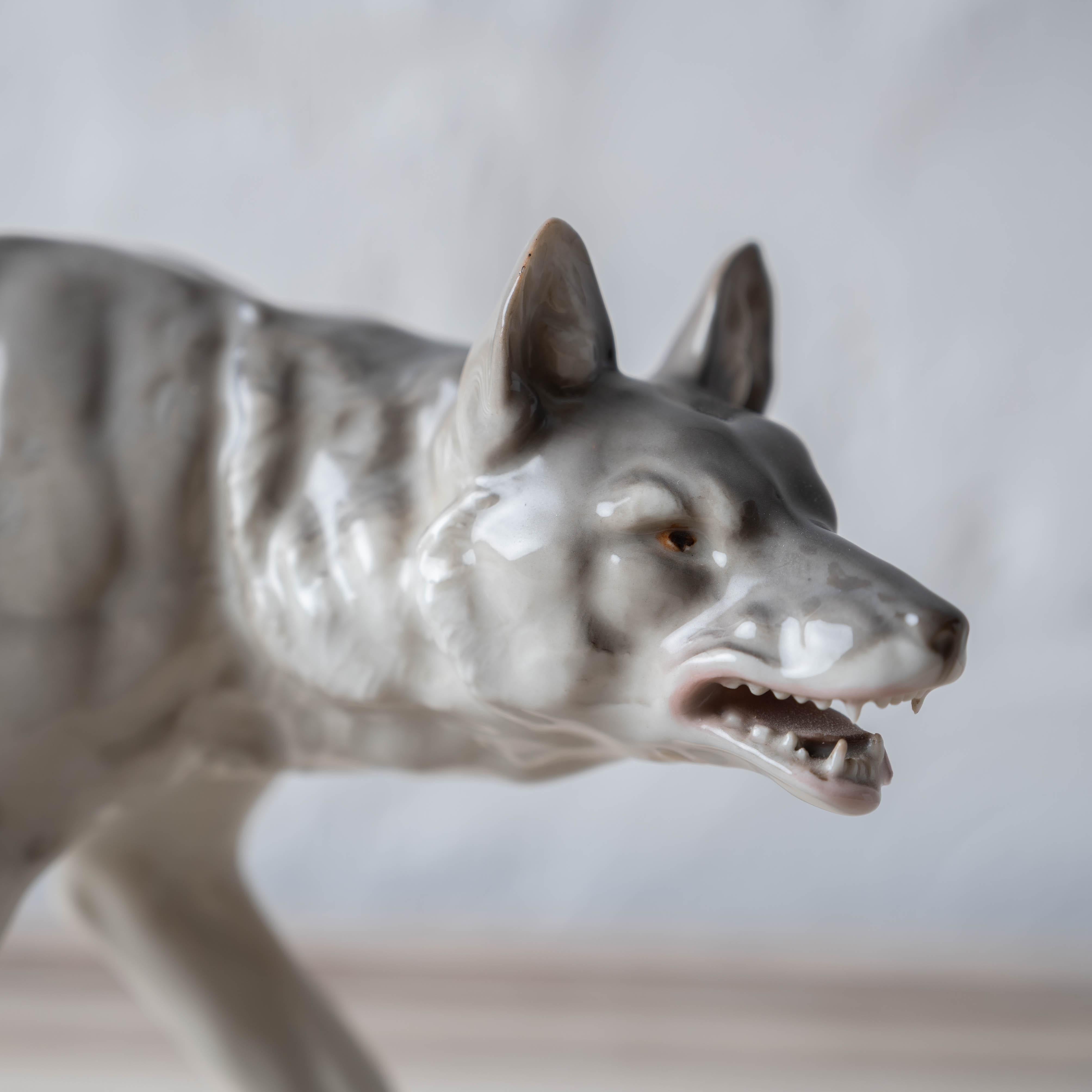 Porcelain Wolf by Waldemar Lindström for Rörstrand In condizioni buone in vendita a Savannah, GA