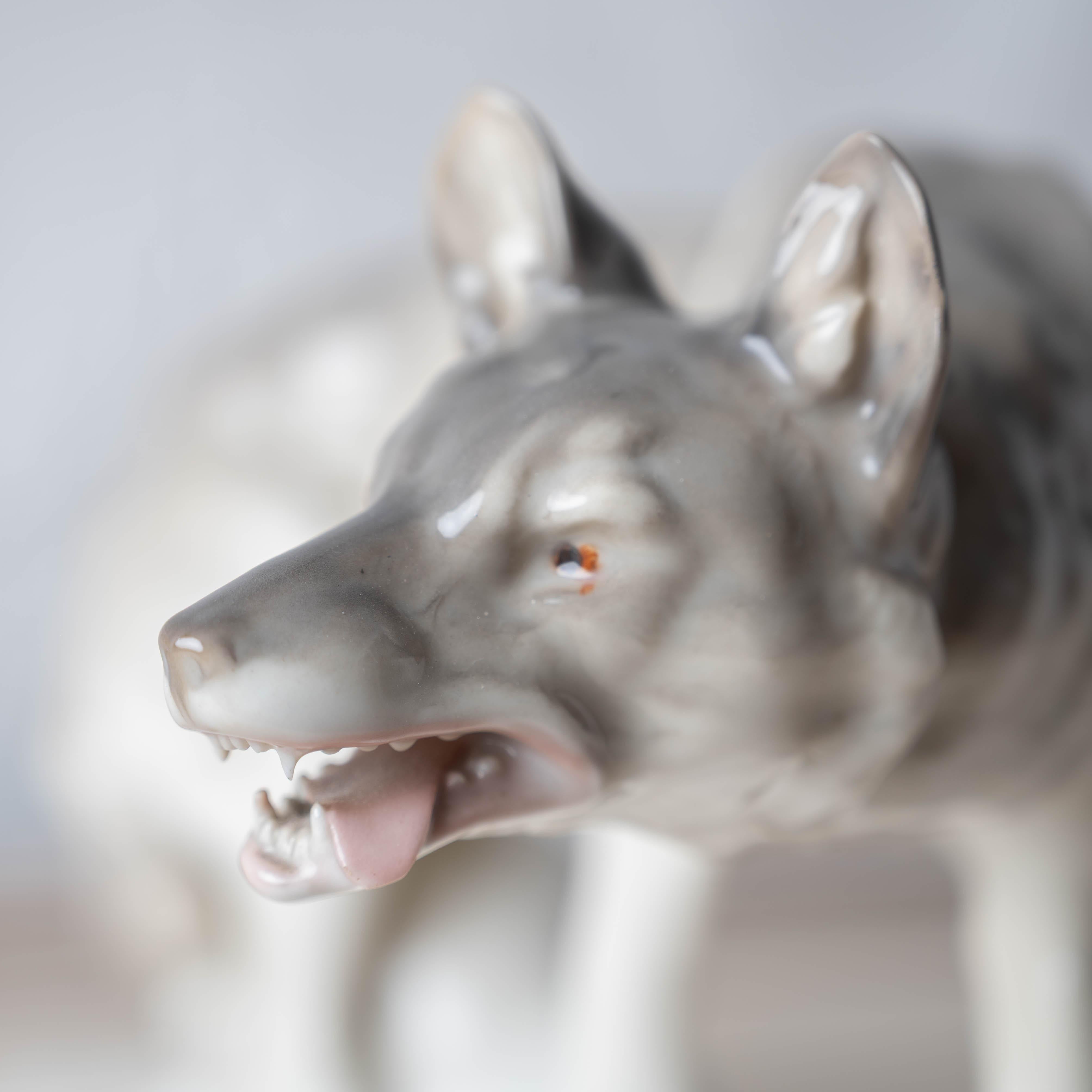 XX secolo Porcelain Wolf by Waldemar Lindström for Rörstrand in vendita