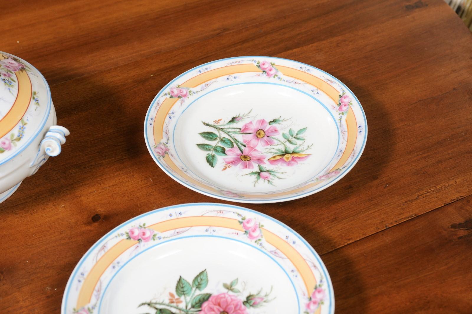 Porcelaine de Paris 19th Century Floral Dish Set with Casserole and Plates 7
