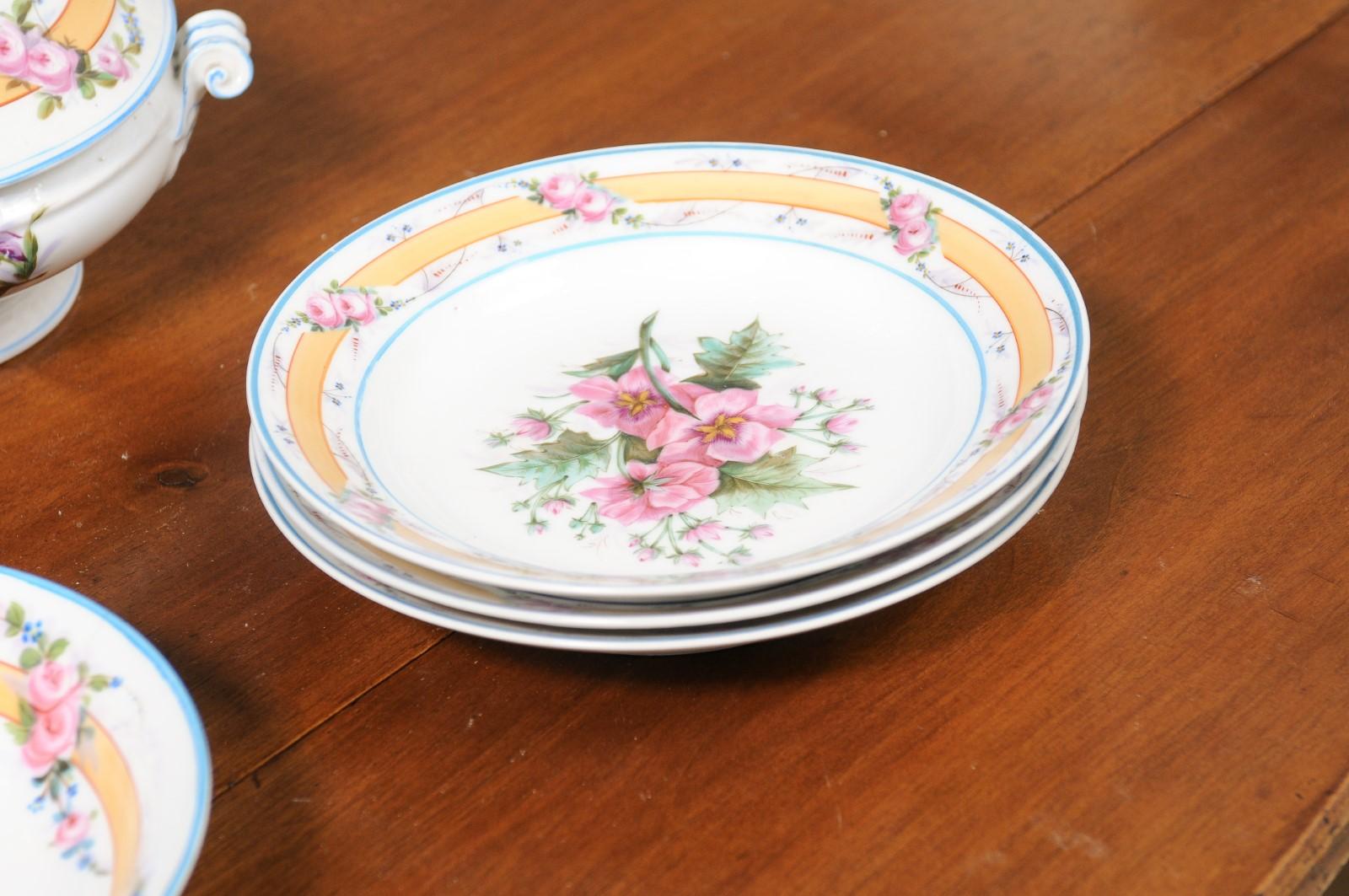 Porcelaine de Paris 19th Century Floral Dish Set with Casserole and Plates For Sale 1