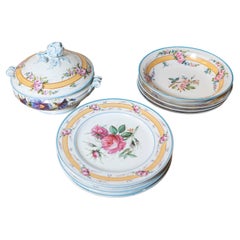 Porcelaine de Paris, set di piatti floreali del 19° secolo con casseruola e piatti