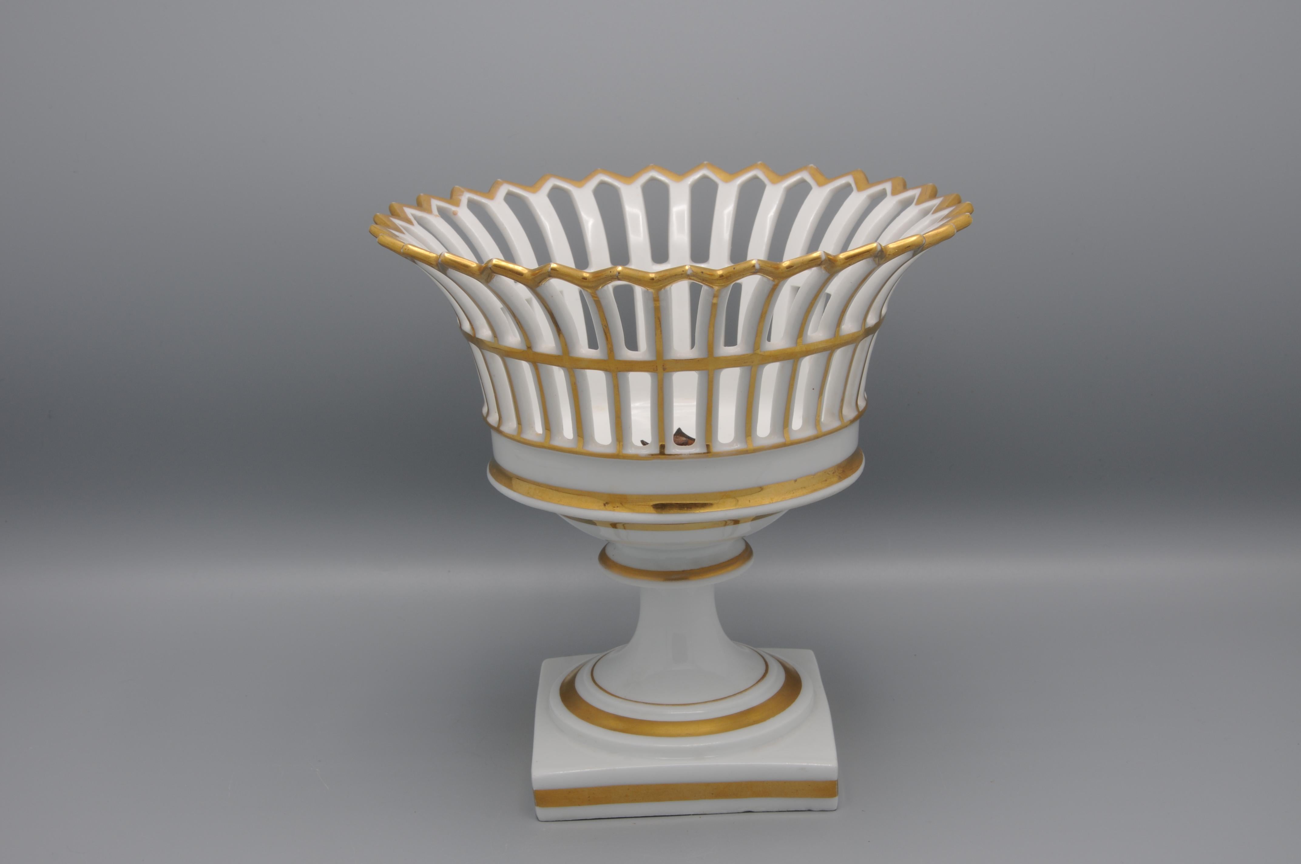 XIXe siècle Porcelaine de Paris - Ajour Centerpiece Coupe en vente