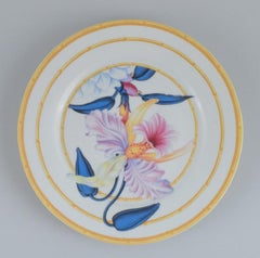 Porcelaine de Paris "Aurore Tropicale". Deux tasses à café et une assiette, Limoges
