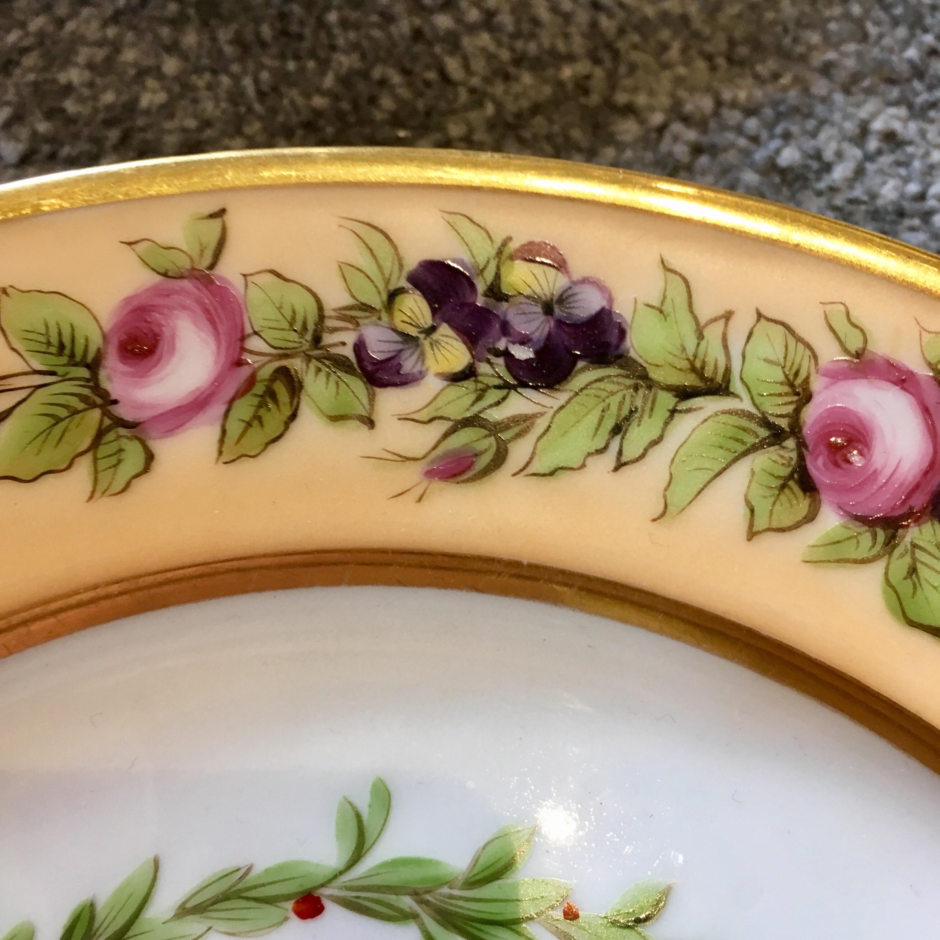 French Porcelaine de Paris circa 1850 Very Beautiful Set of 12 Plates, Roses & Pansies For Sale