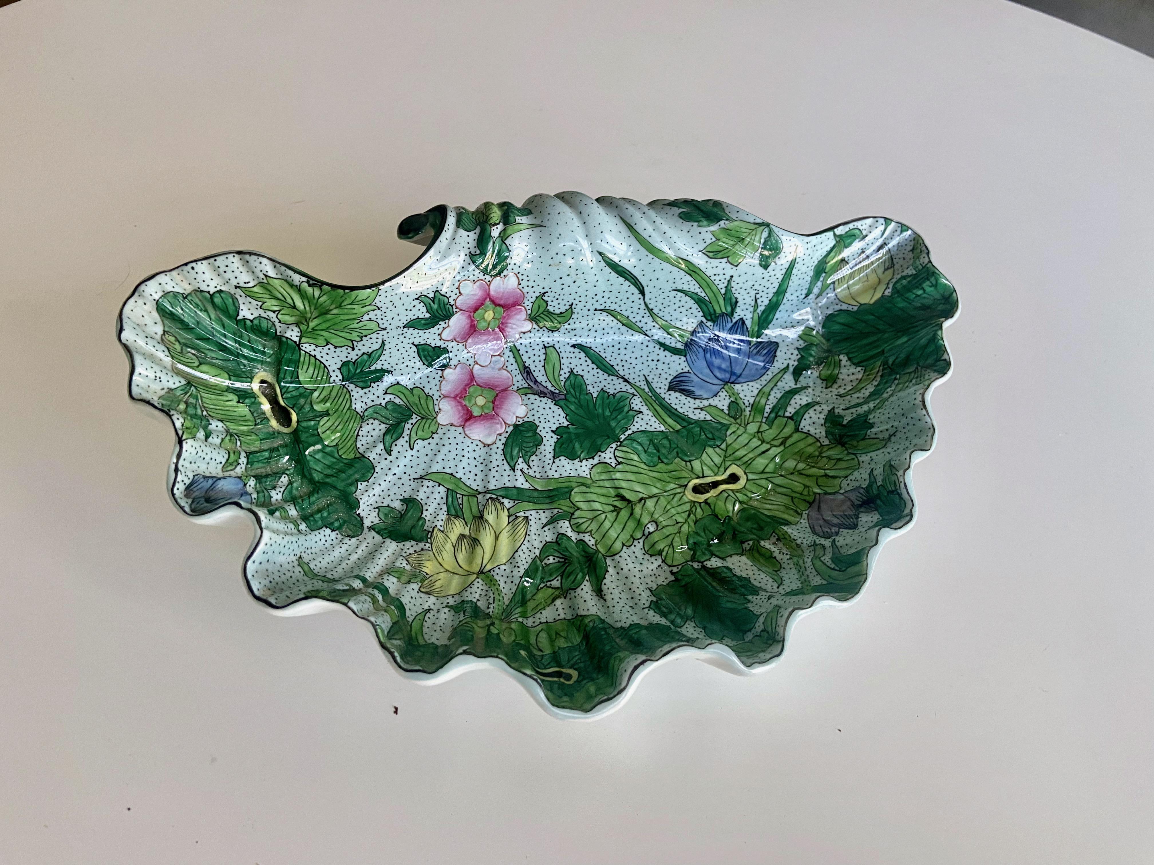 Mid-20th Century Porcelaine De Paris Clam Shell Bowl For Sale