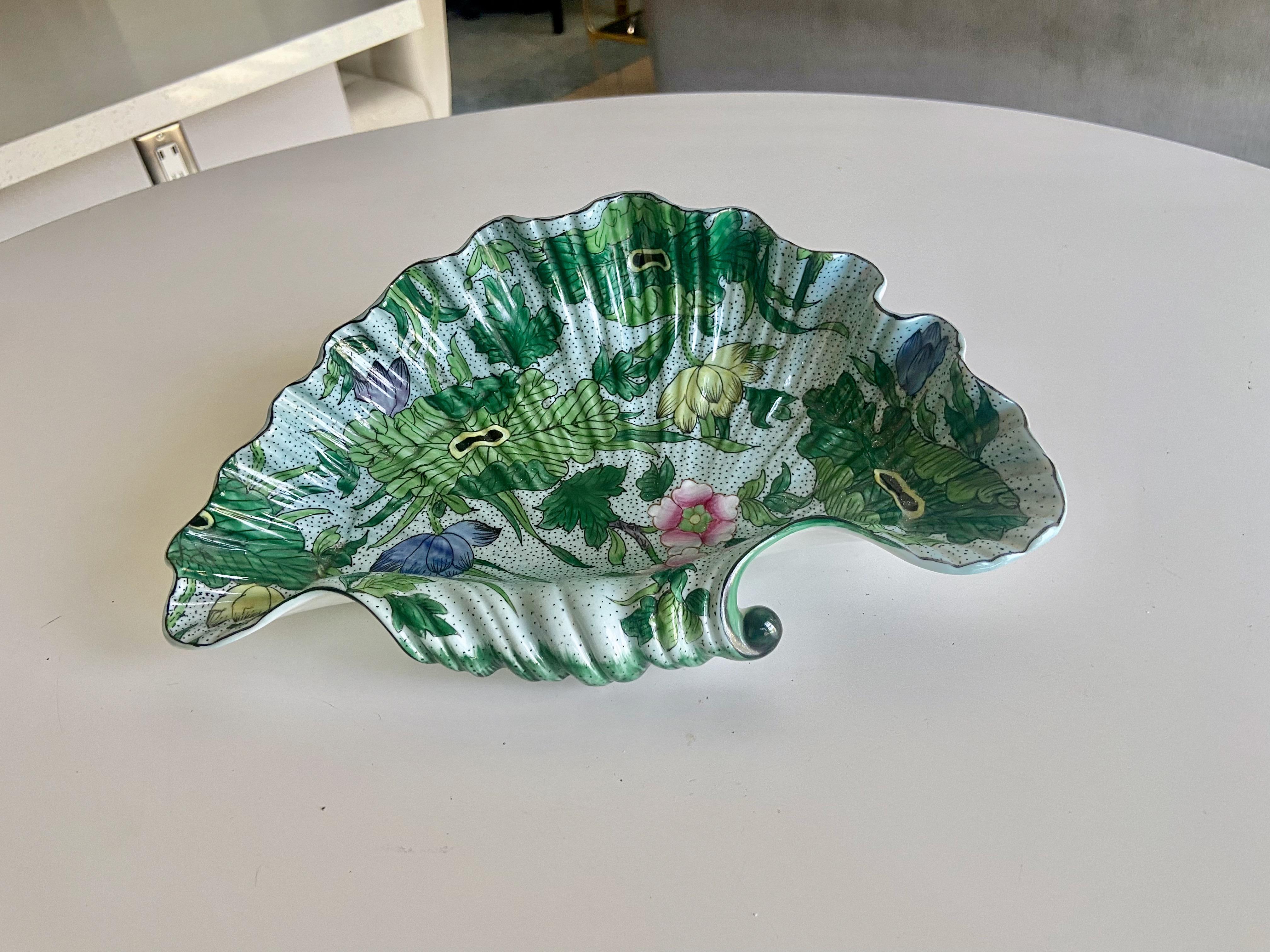 Porcelaine De Paris Clam Shell Bowl For Sale 1