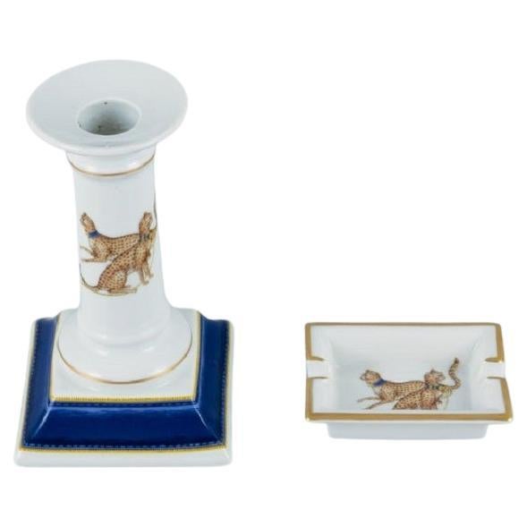 Porzellan aus Paris (Dekor - Chasses Royales). Kerzenständer und eine kleine Schale