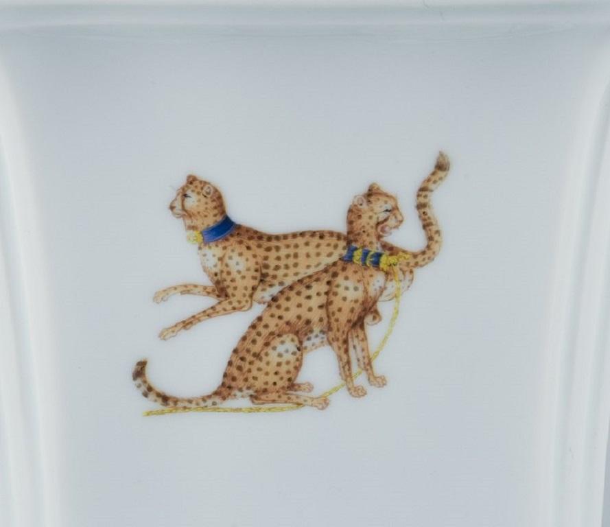 Hand-Painted Porcelaine de Paris 'Décor, Chasses Royales', Flower Pot Hand with Cheetahs