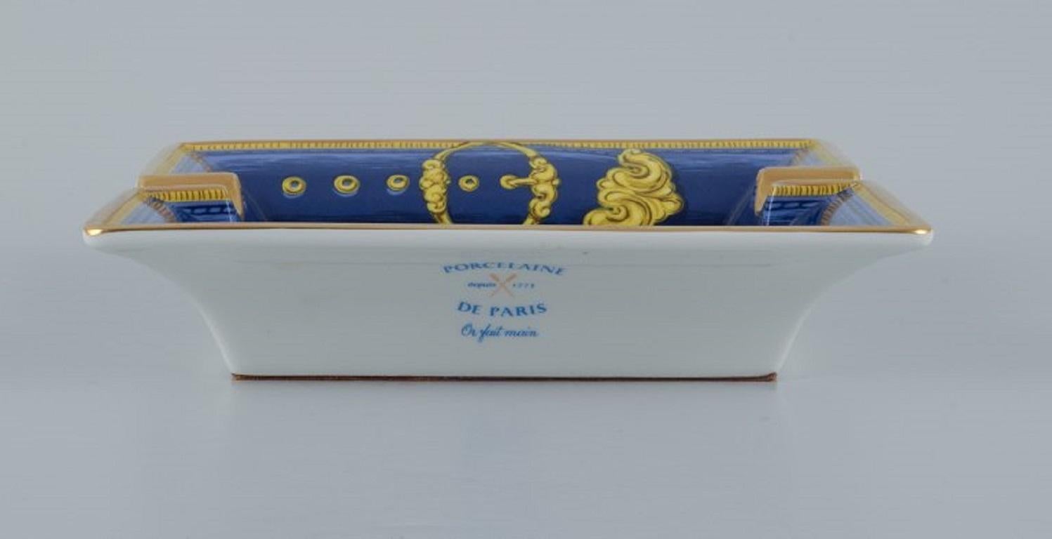 French Porcelaine de Paris 'Décor - Chasses Royales', Hand Decorated Bowl with Cheetahs For Sale