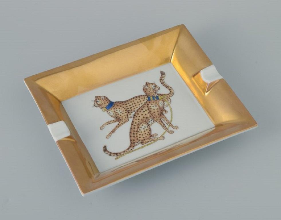 Porzellan aus Paris (Dekor - Chasses Royales). Handverzierte Schale mit Geparden (Französisch) im Angebot