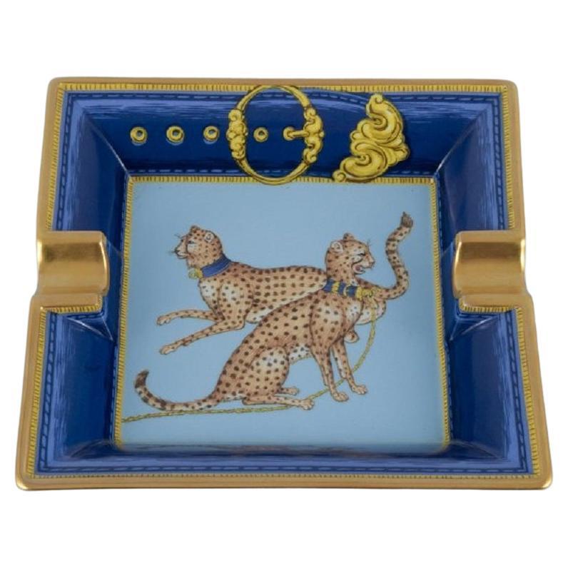 Porcelaine de Paris 'Décor - Chasses Royales', Hand Decorated Bowl with Cheetahs For Sale