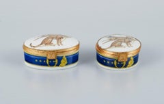 Porcelaine de Paris 'Décor, Chasses Royales', Two Small Lidded Boxes