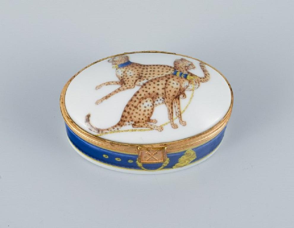 French Porcelaine de Paris 'Décor, Chasses Royales', Two Small Lidded Boxes For Sale