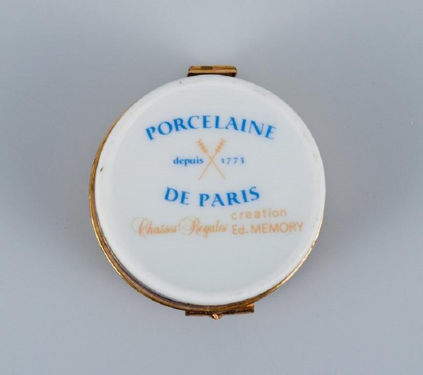 Porzellan aus Paris (Dekor - Chasses Royales). Zwei kleine Schachteln mit Deckel im Angebot 1