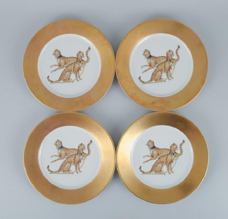 Porcelaine de Paris (Décor - Chasses Royales).
Four plates hand decorated with cheetahs and gold decoration.
circa 1980s.
In perfect condition.
Marked.
Dimensions: D 22,3 cm.