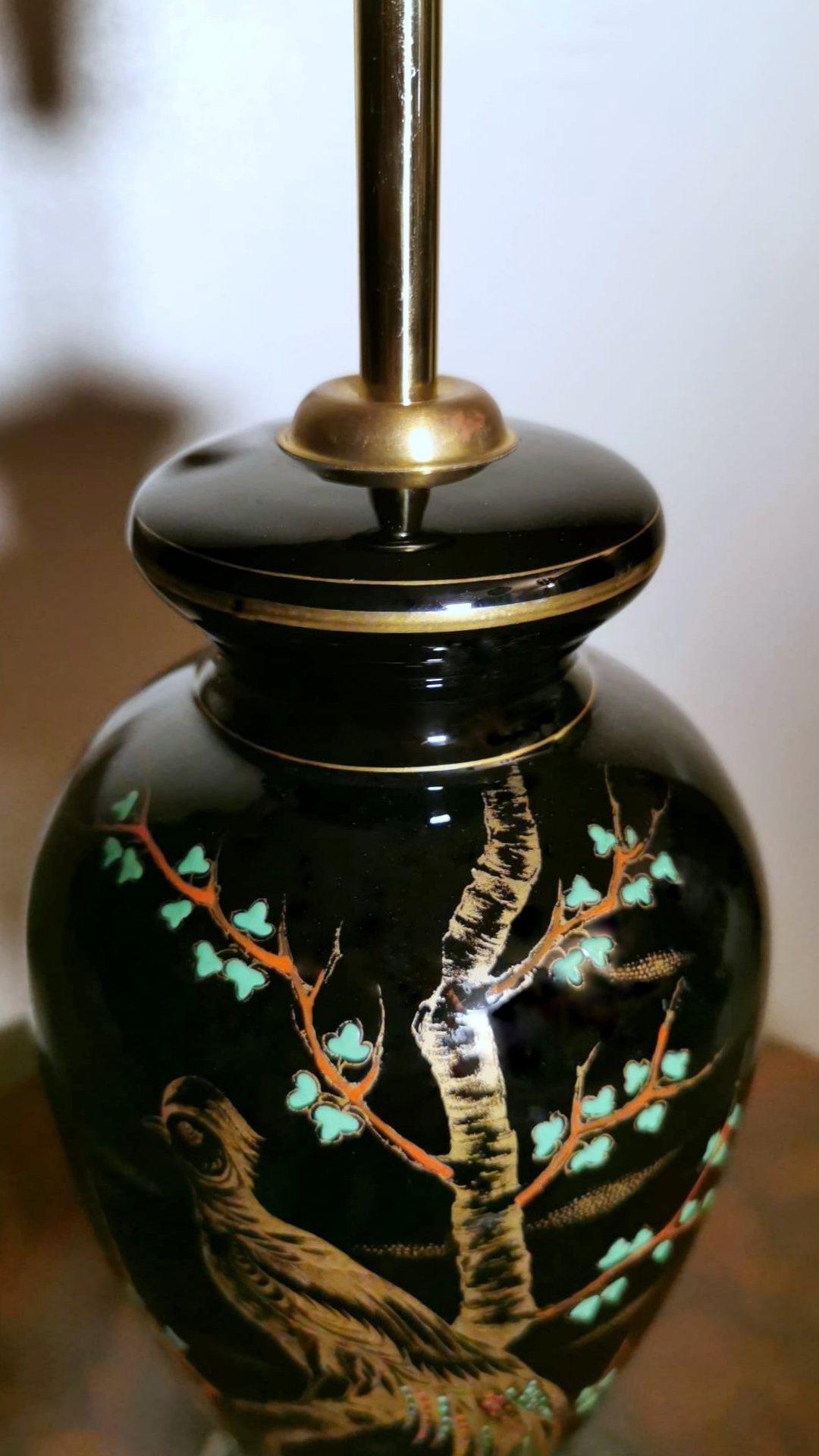 Rare lampe française en porcelaine polie noire peinte à la main en vente 2