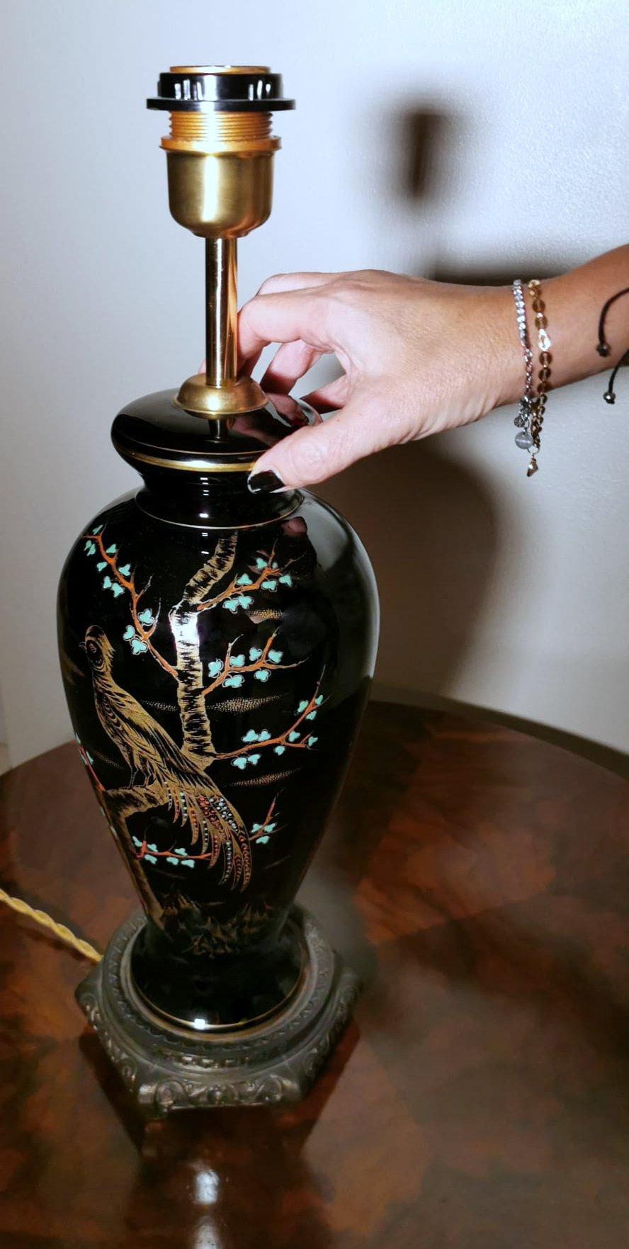 Rare lampe française en porcelaine polie noire peinte à la main en vente 6